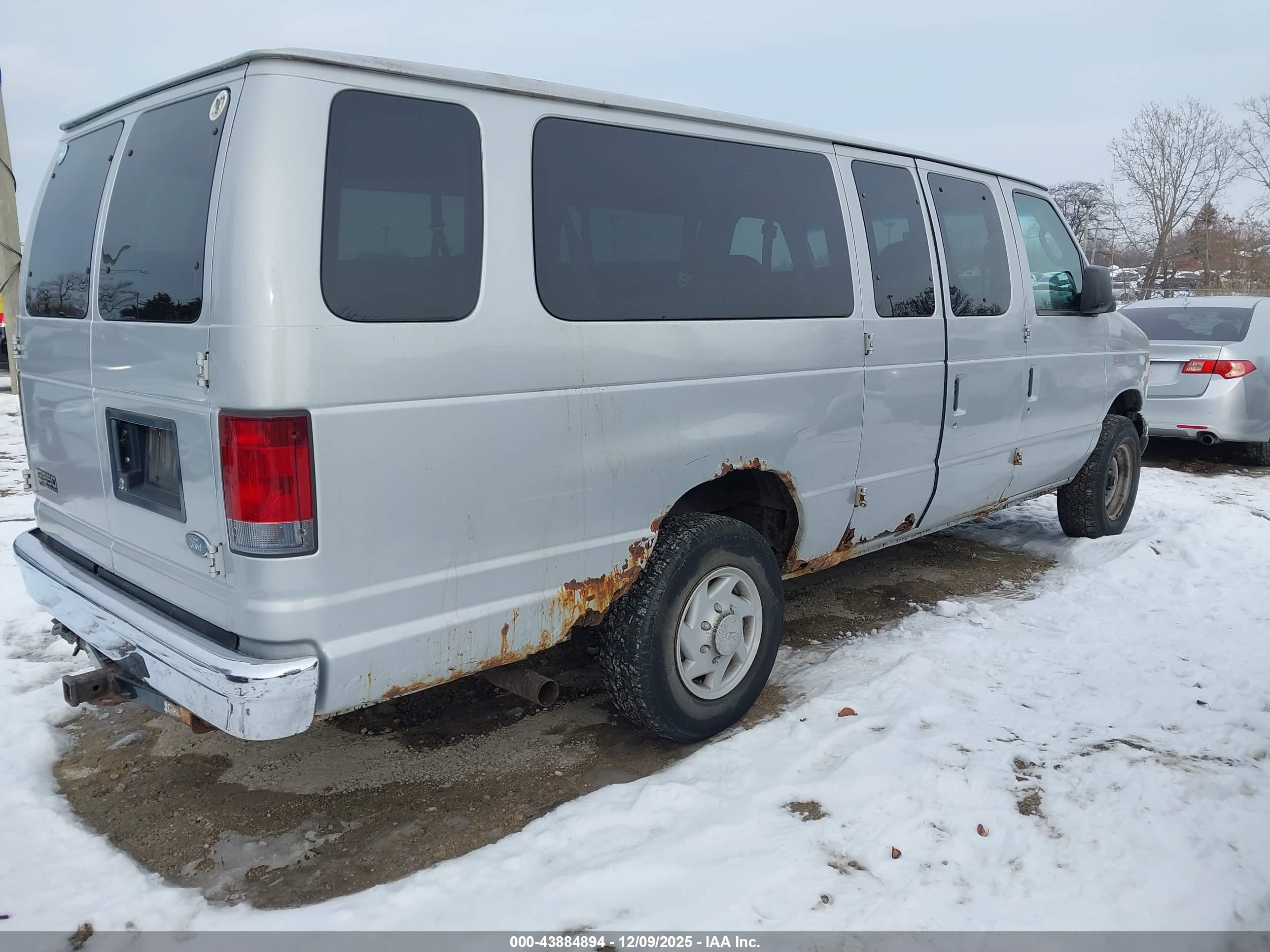 FORD E-350 image 4