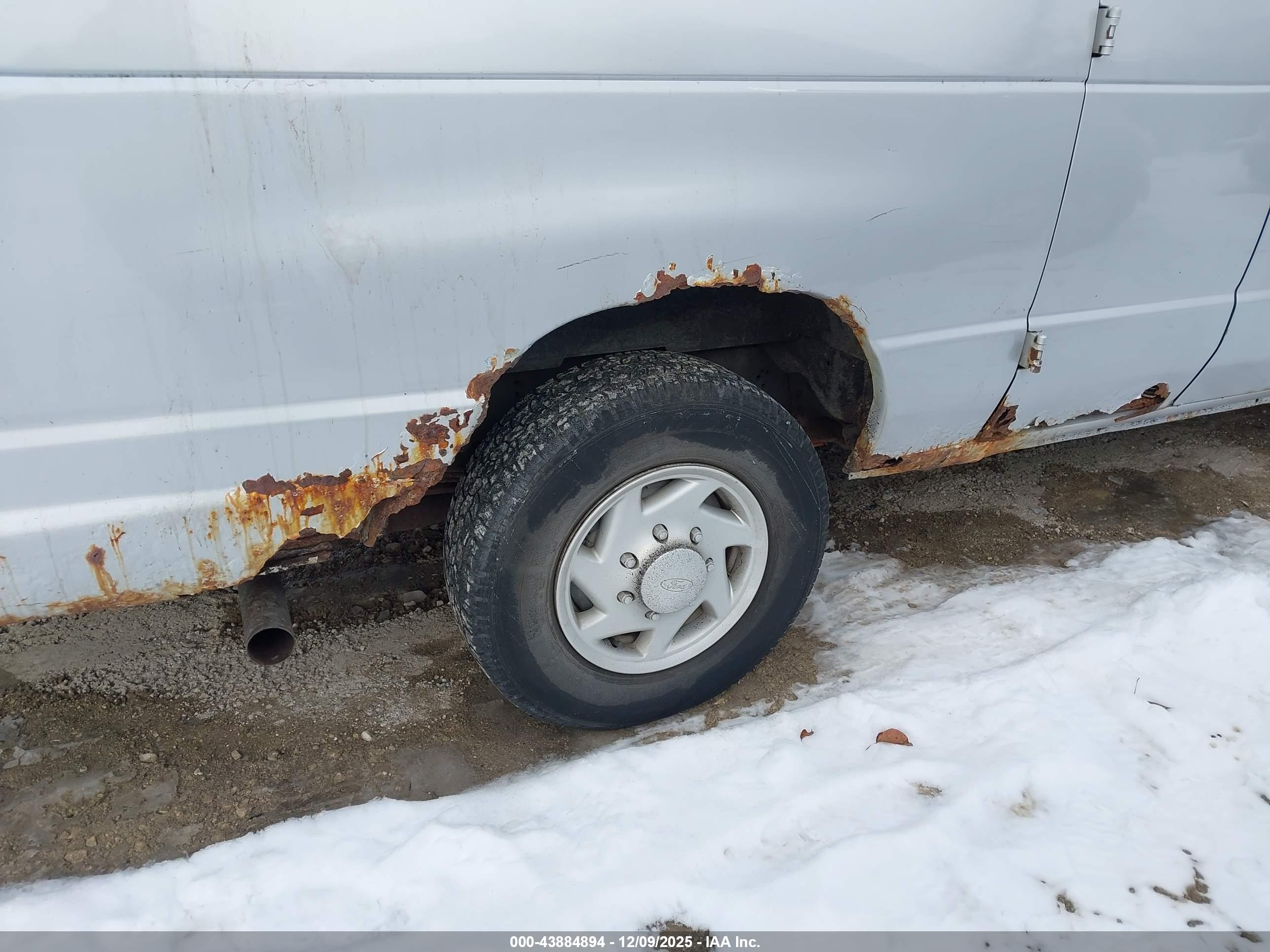 FORD E-350 image 6