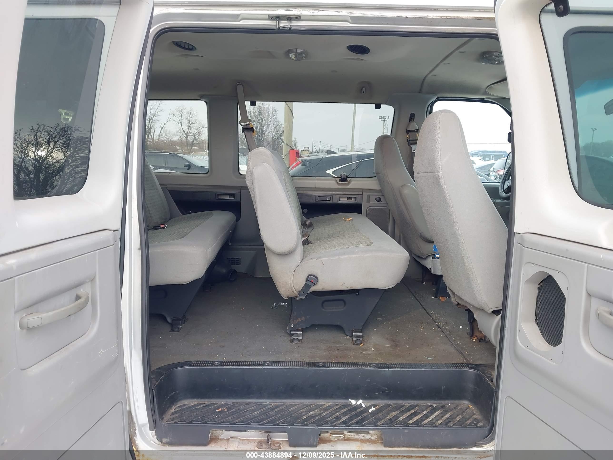 FORD E-350 image 8