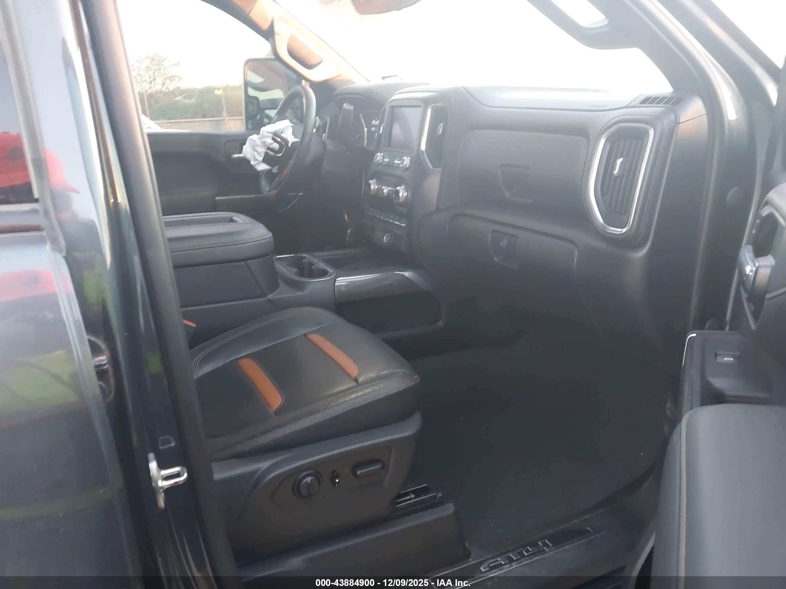 GMC SIERRA image 5