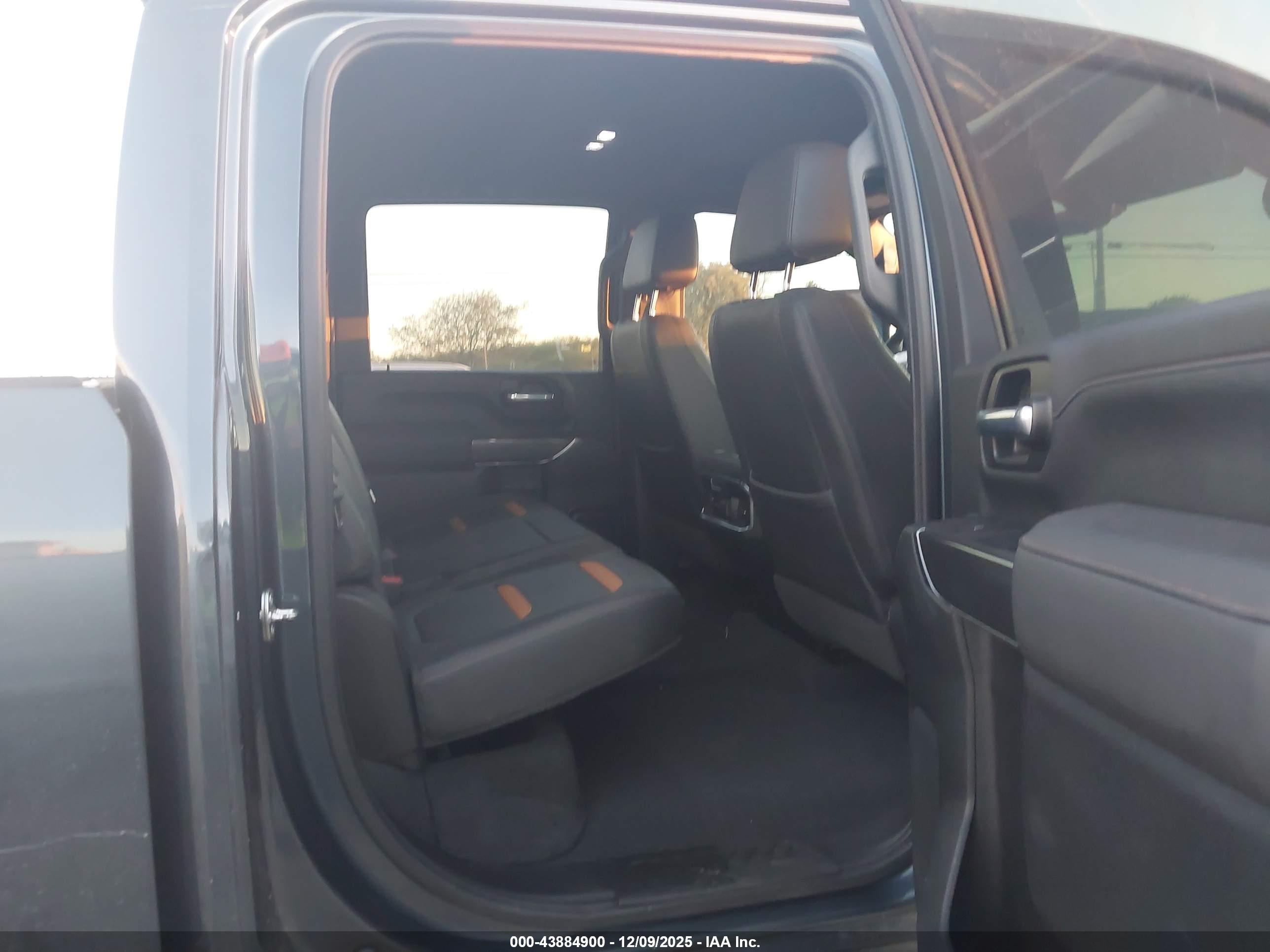 GMC SIERRA image 8