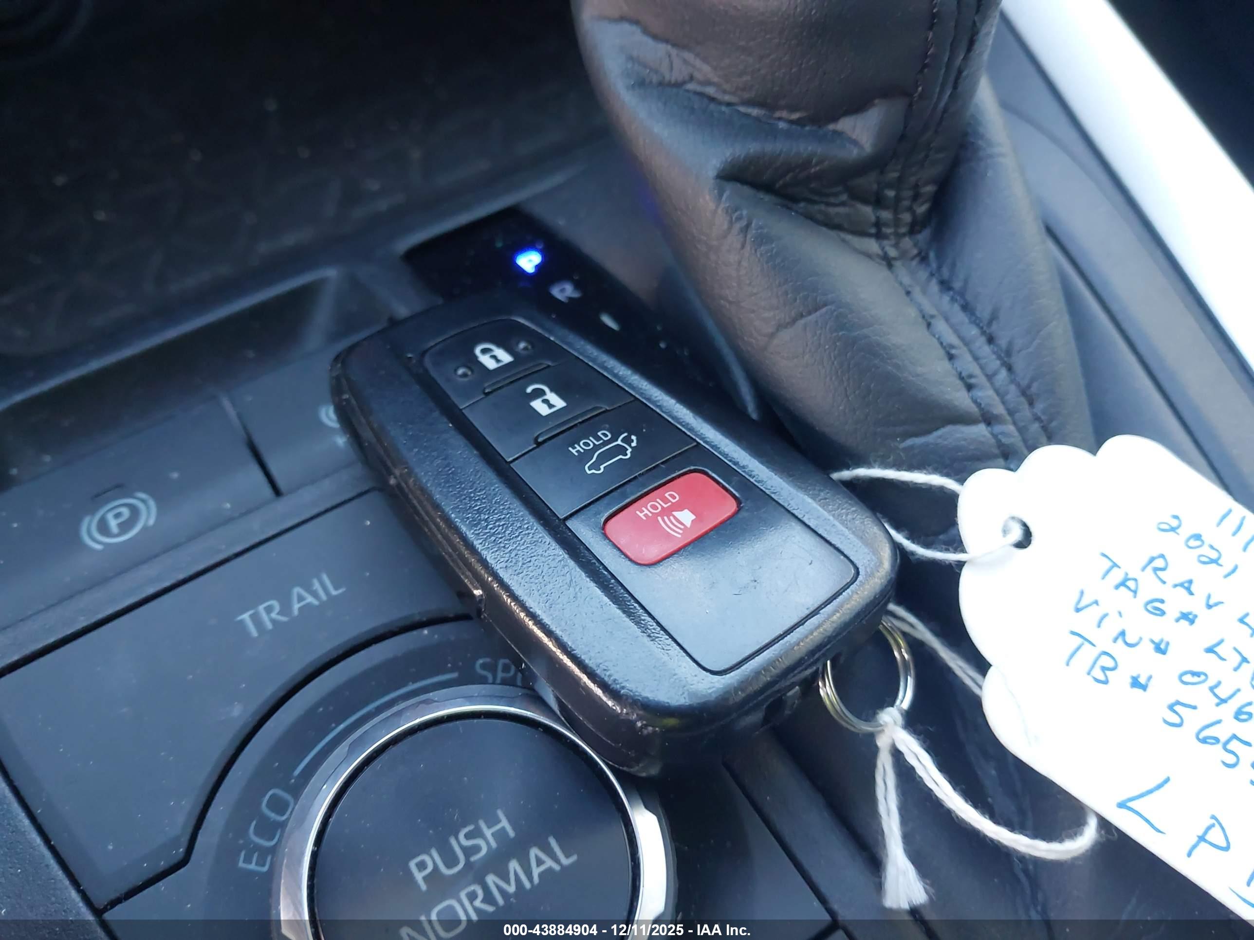TOYOTA RAV4 image 11