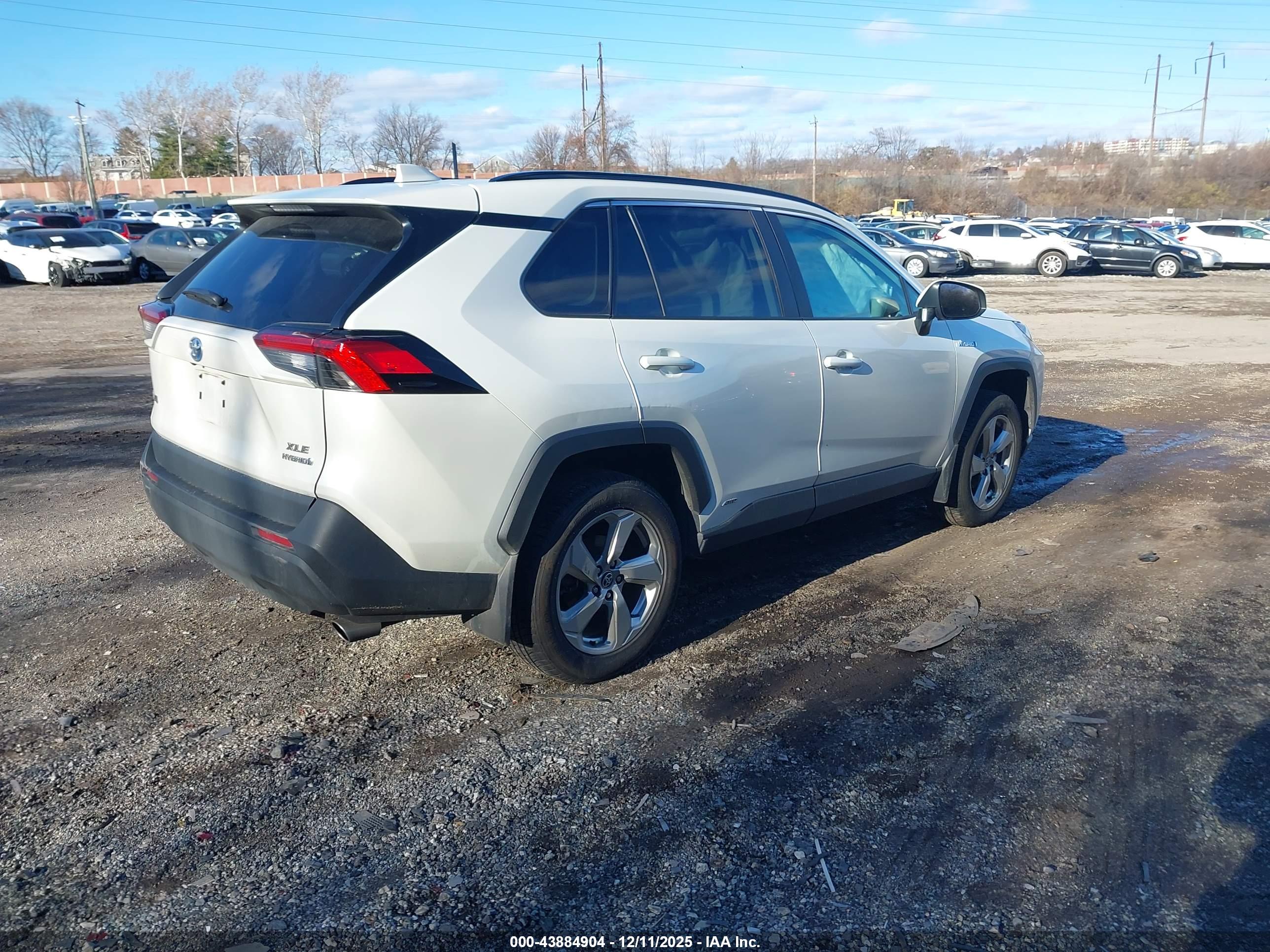 TOYOTA RAV4 image 4