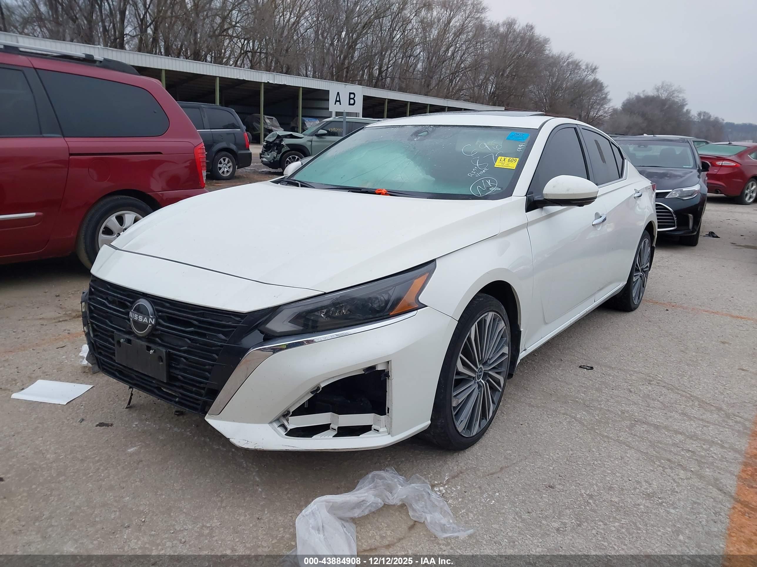 NISSAN ALTIMA image 2
