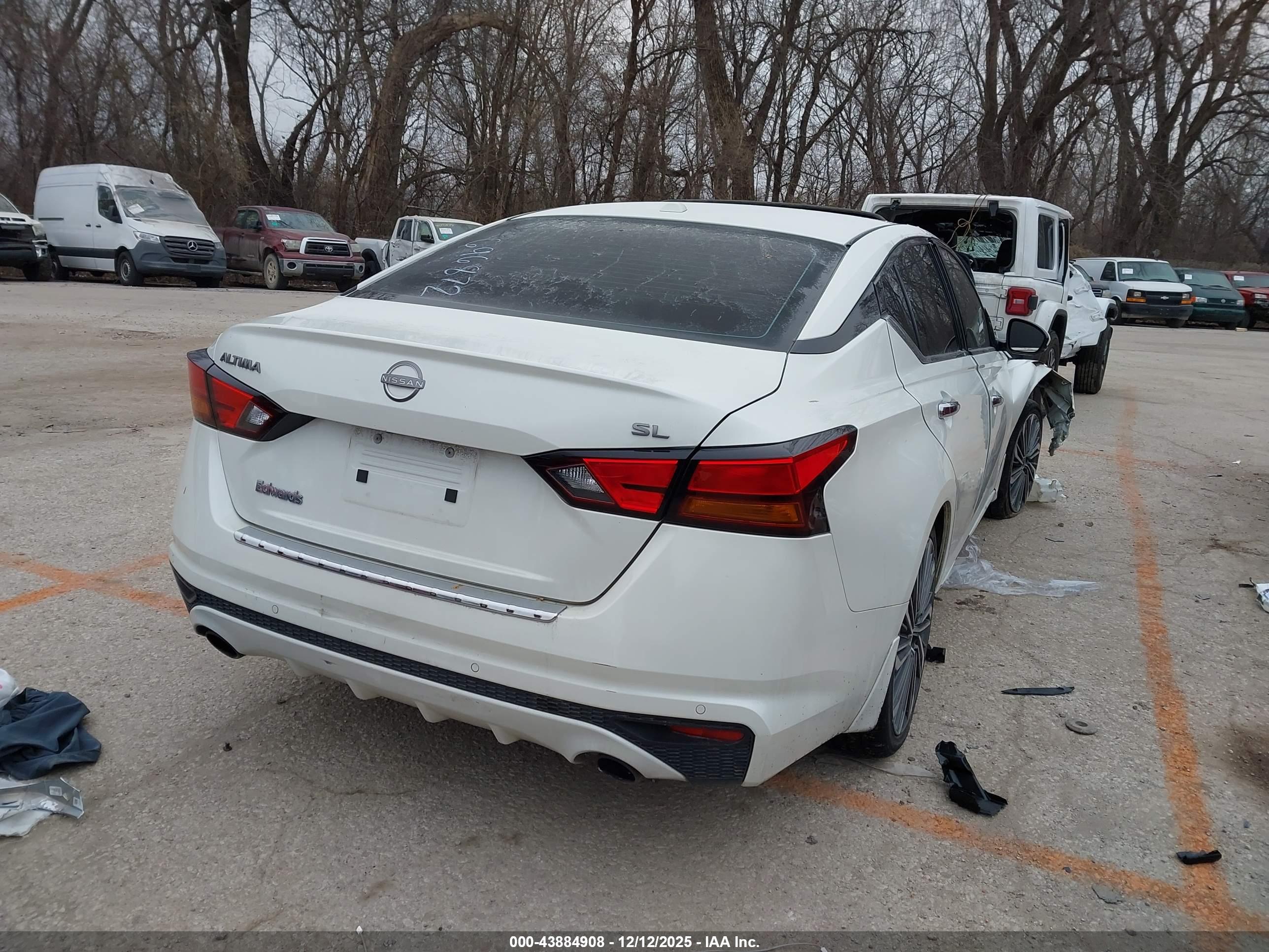 NISSAN ALTIMA image 4