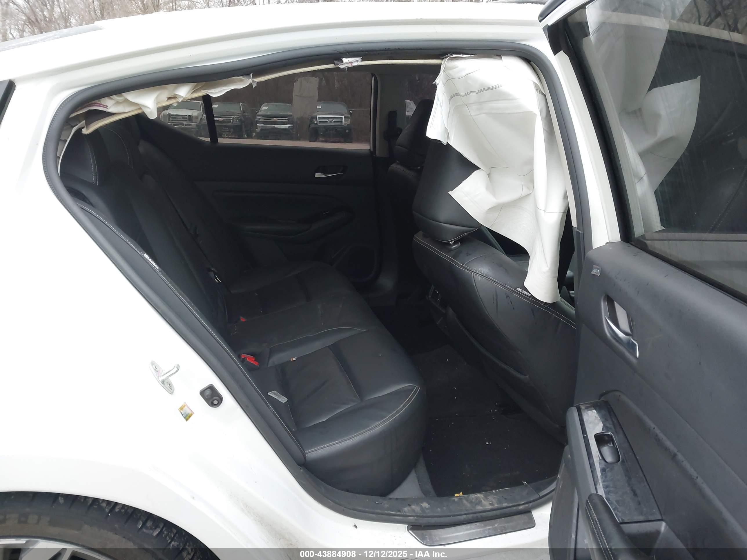 NISSAN ALTIMA image 8