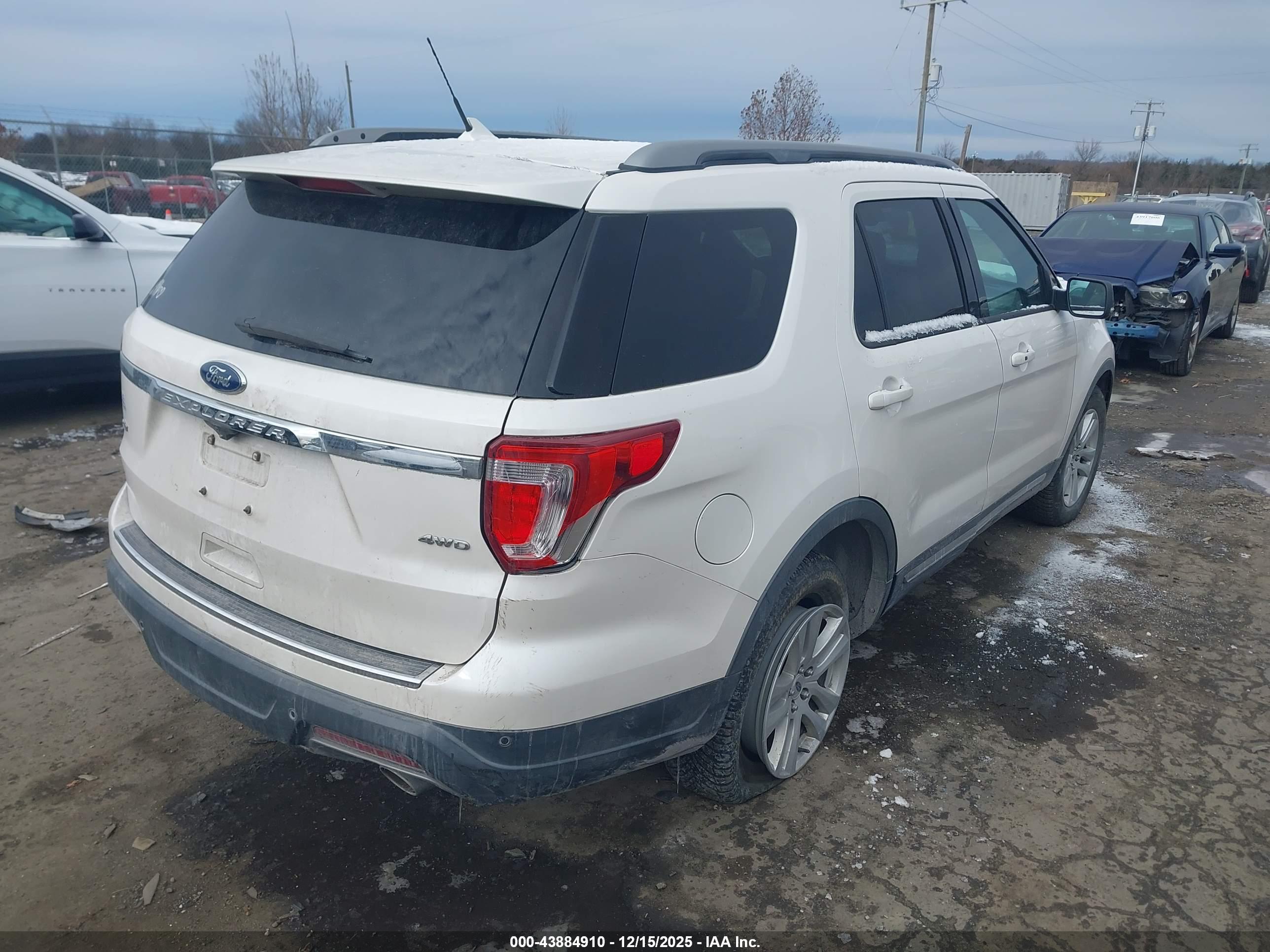 FORD EXPLORER image 4