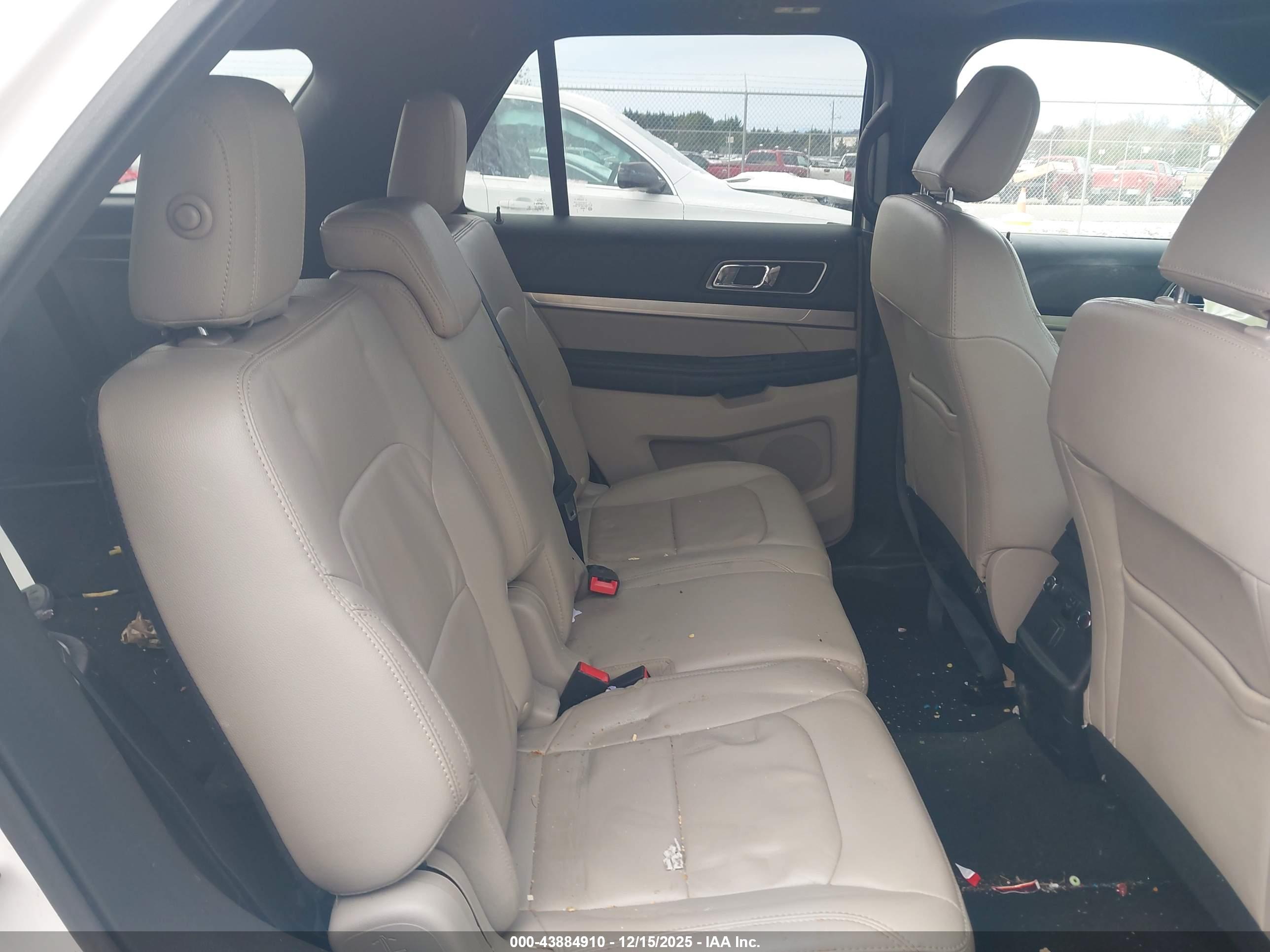 FORD EXPLORER image 8