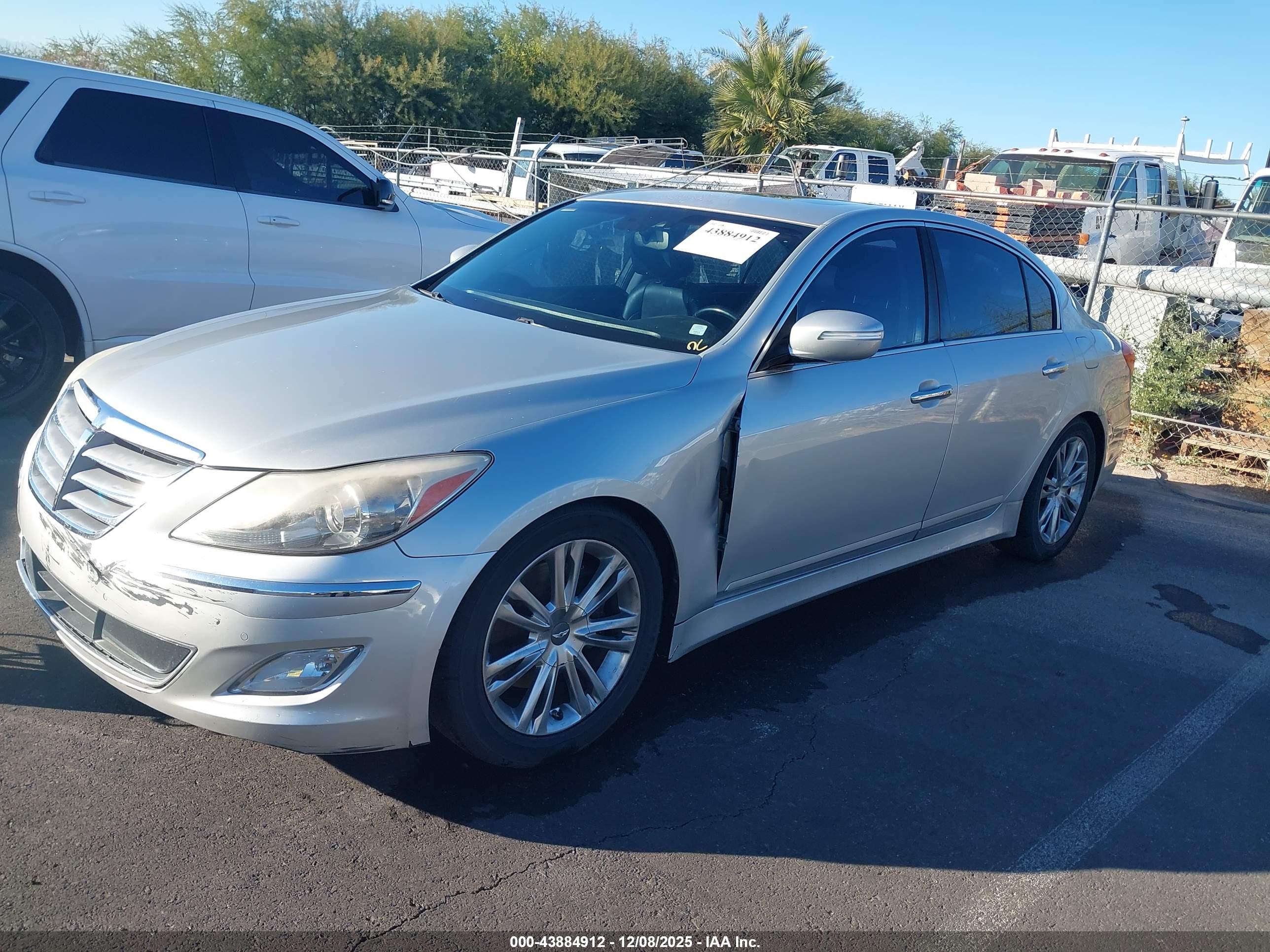 HYUNDAI GENESIS image 2
