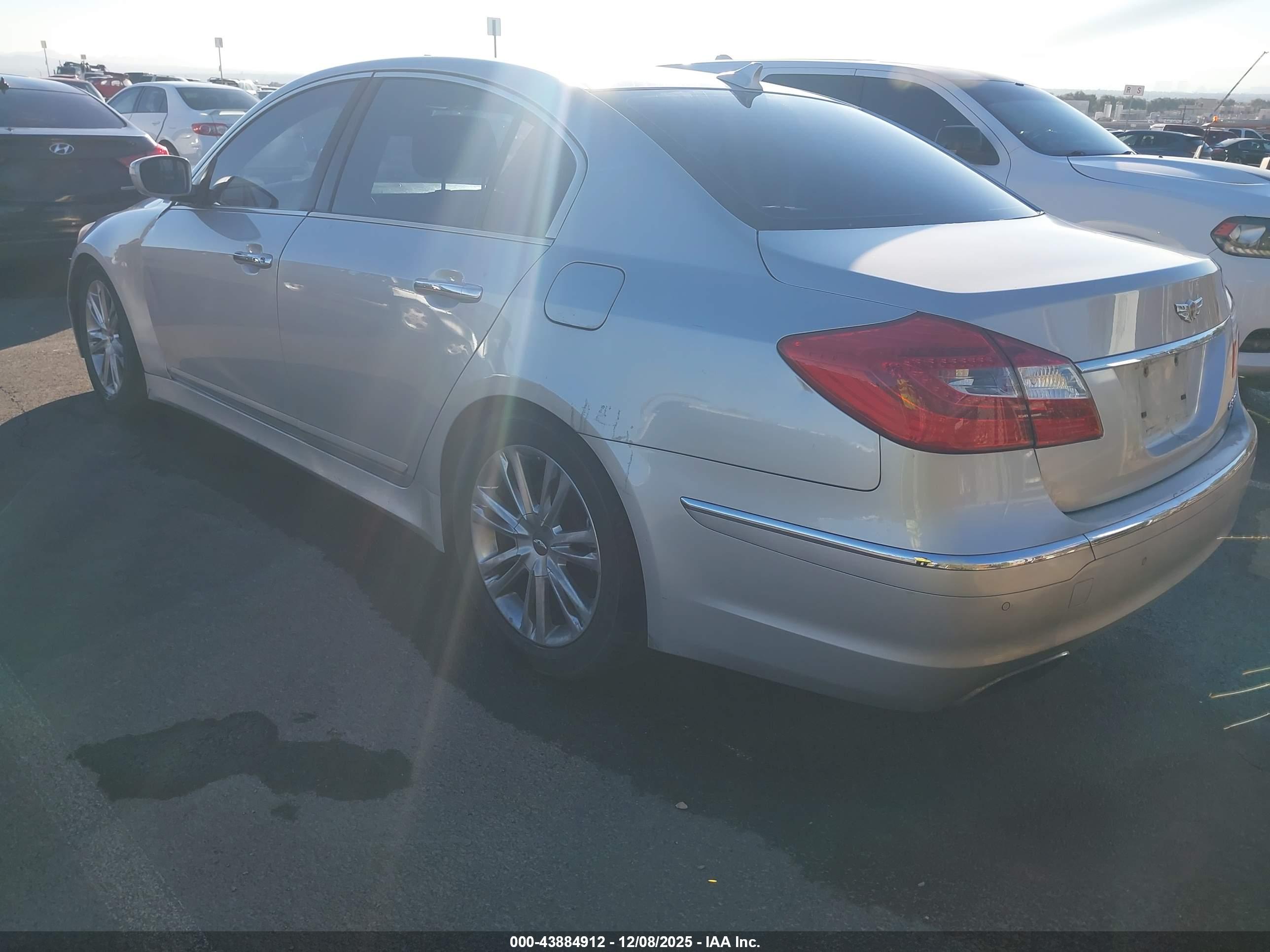 HYUNDAI GENESIS image 3