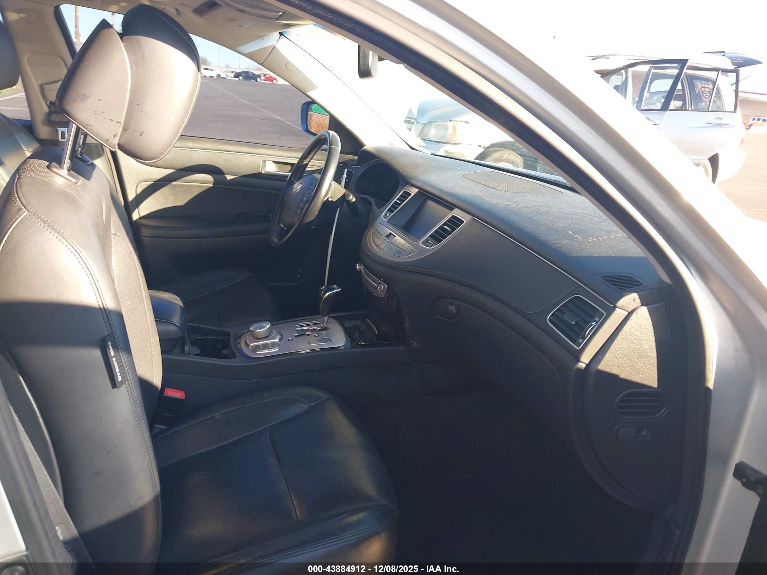 HYUNDAI GENESIS image 5