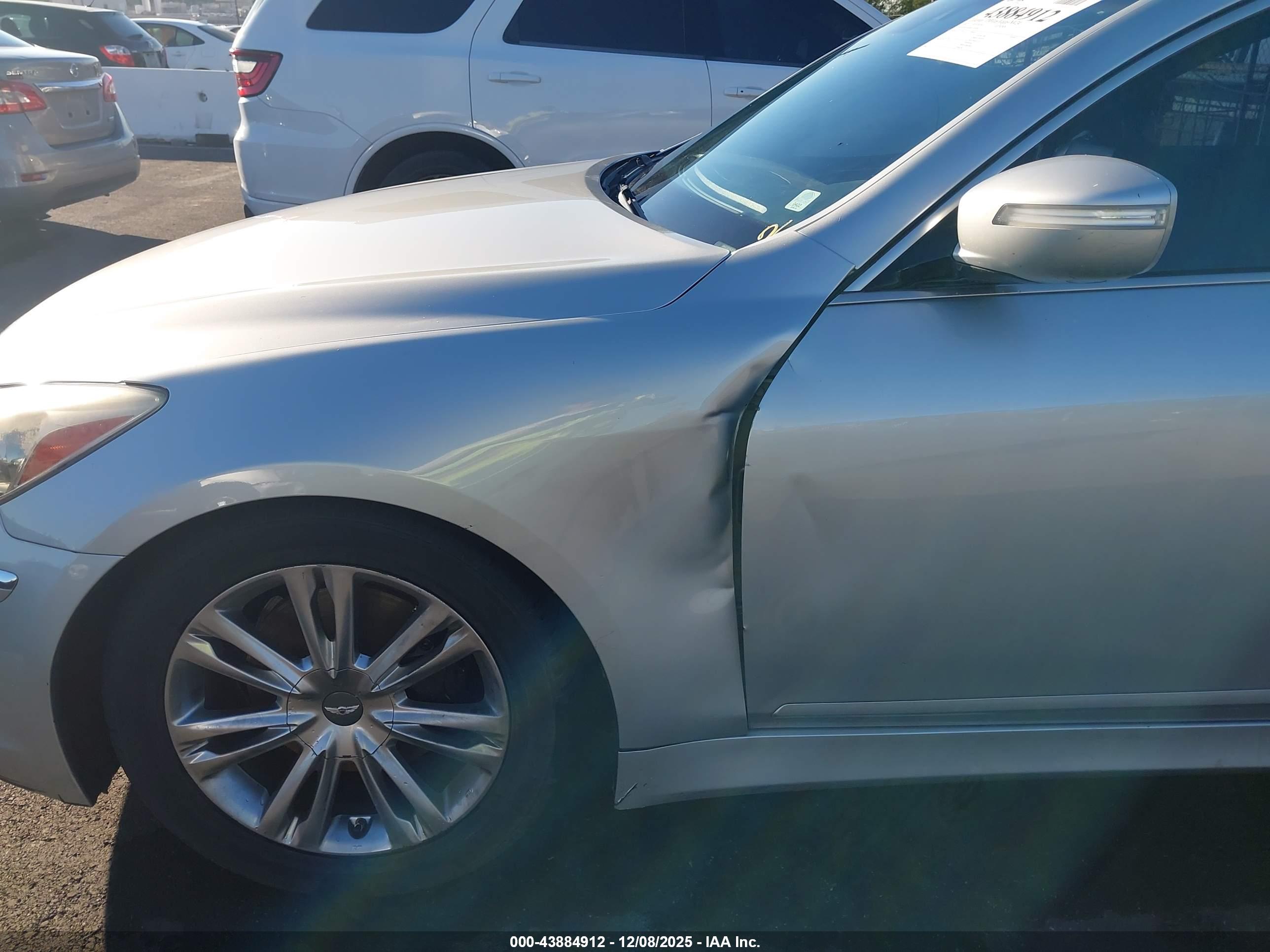 HYUNDAI GENESIS image 6