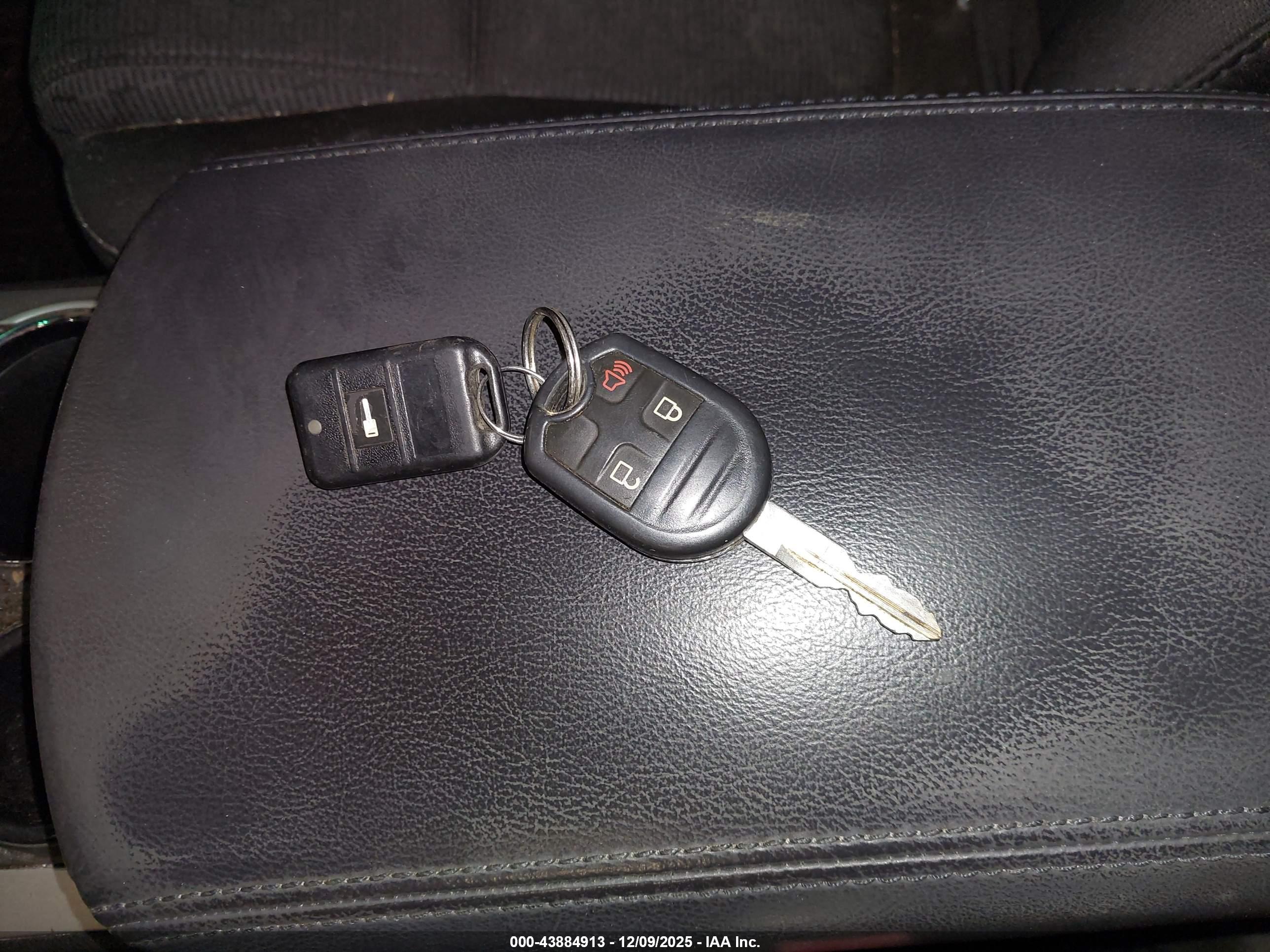 FORD EXPLORER image 11