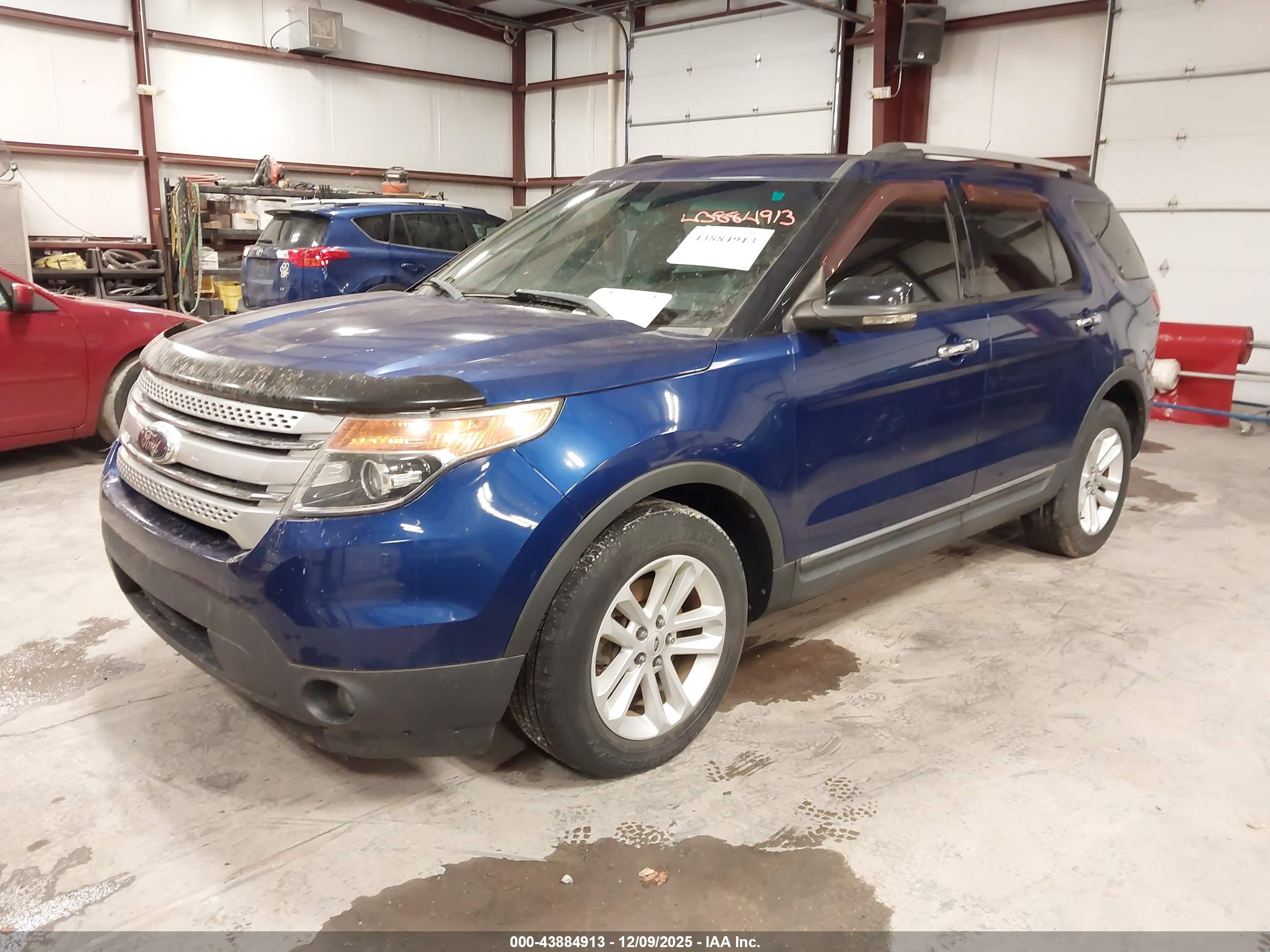 FORD EXPLORER image 2