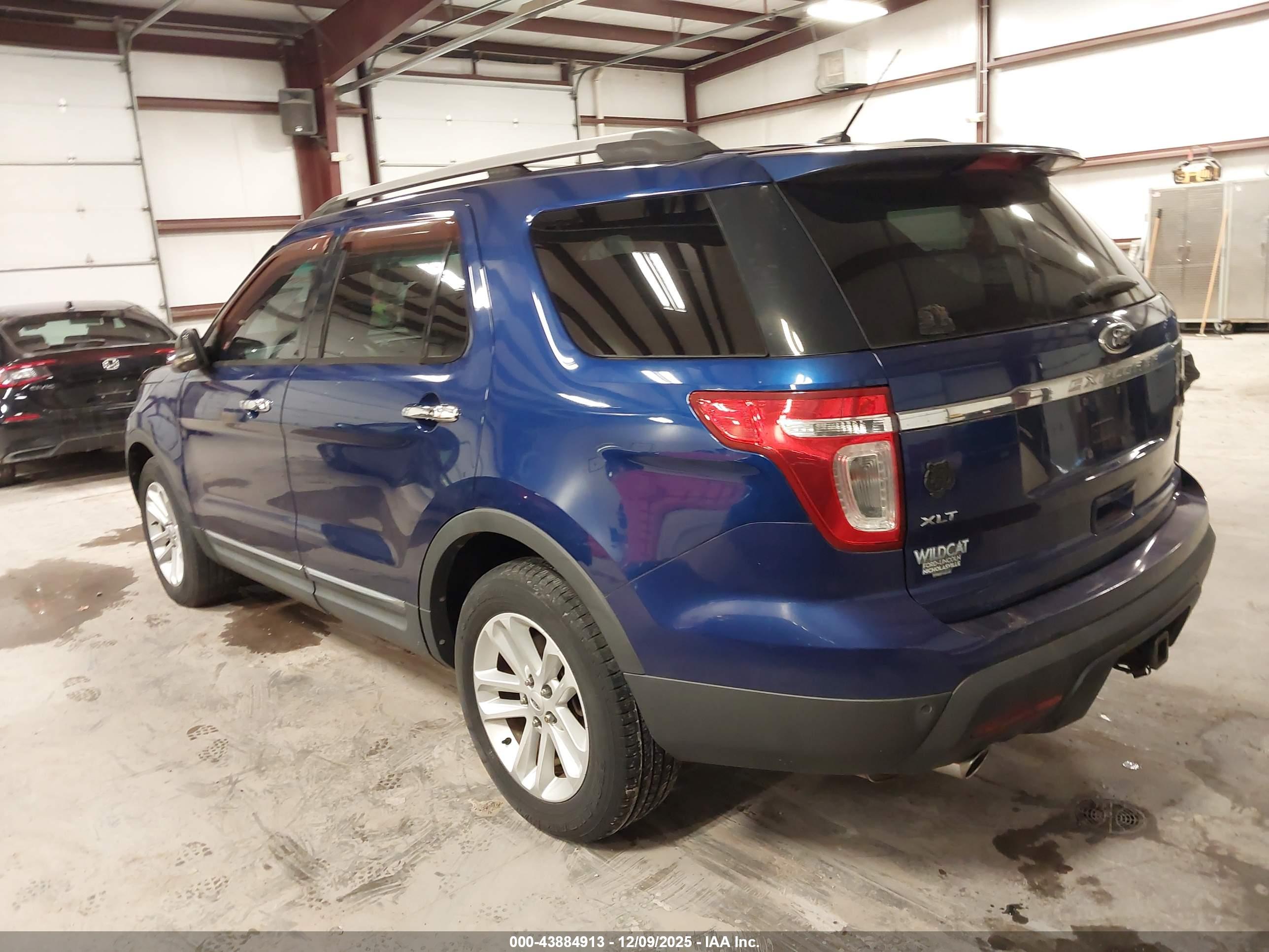FORD EXPLORER image 3