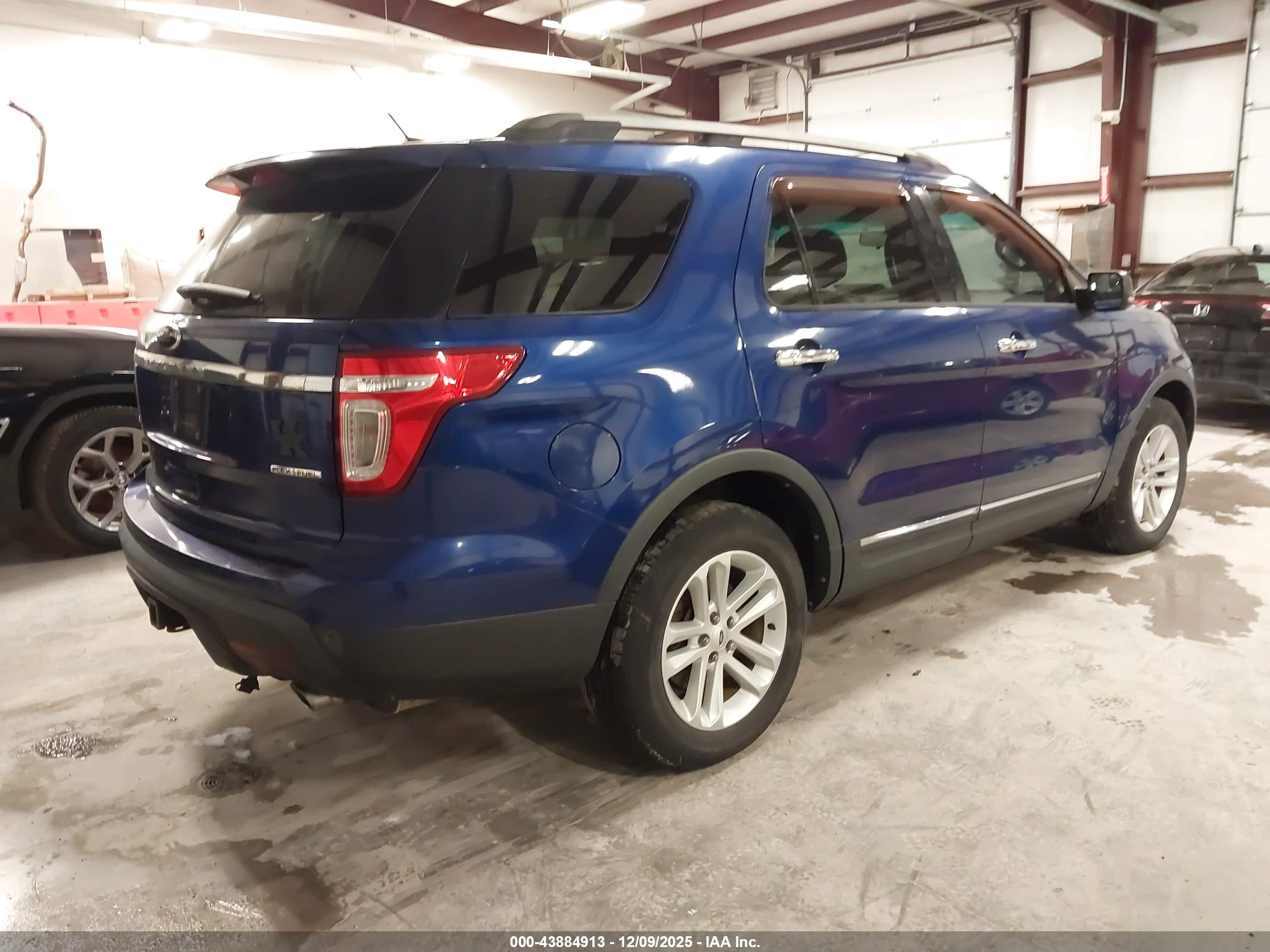 FORD EXPLORER image 4