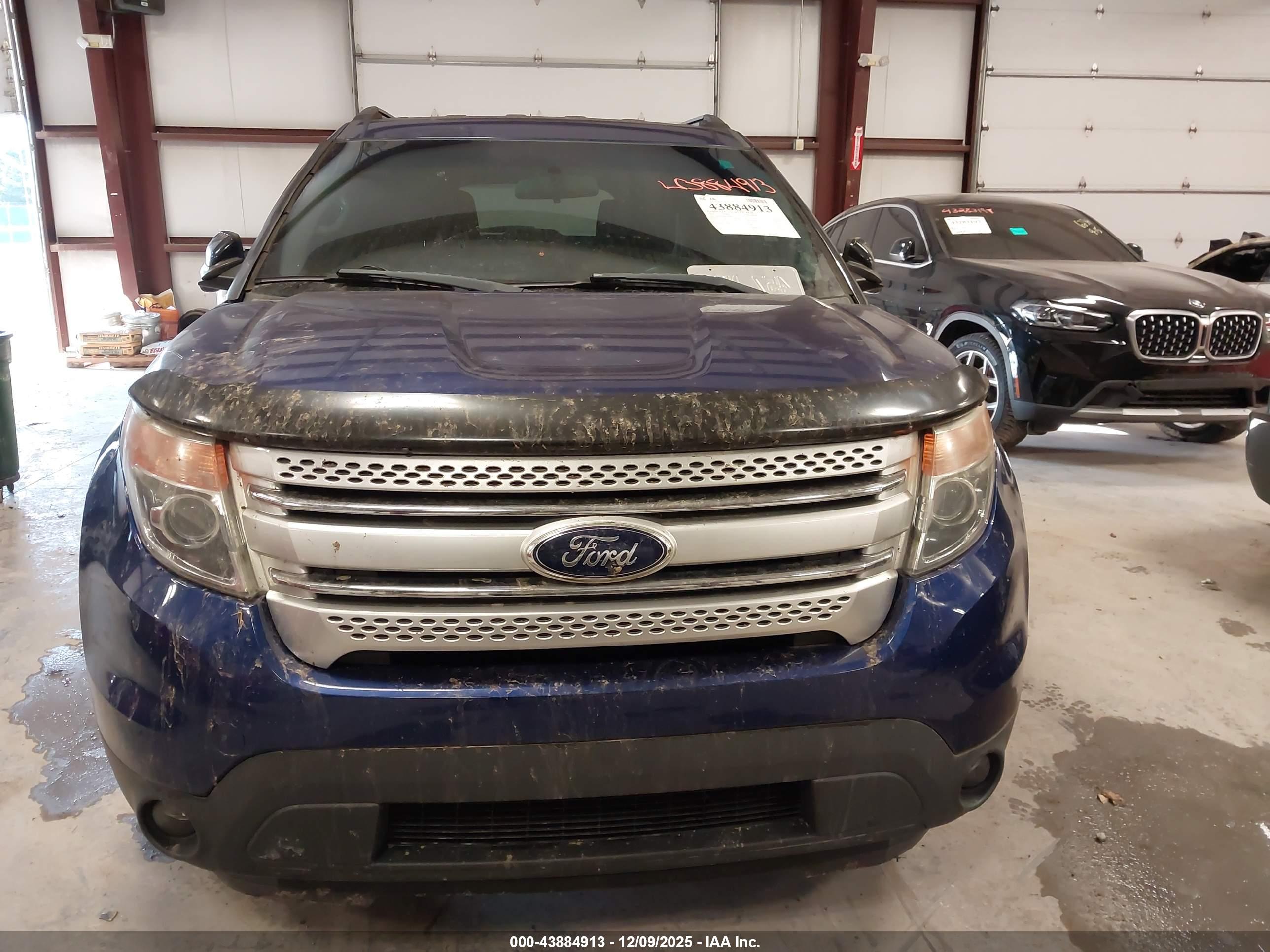 FORD EXPLORER image 6