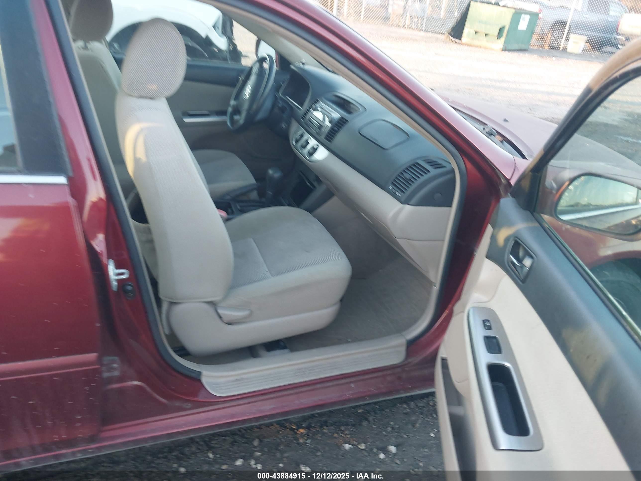 TOYOTA CAMRY image 5
