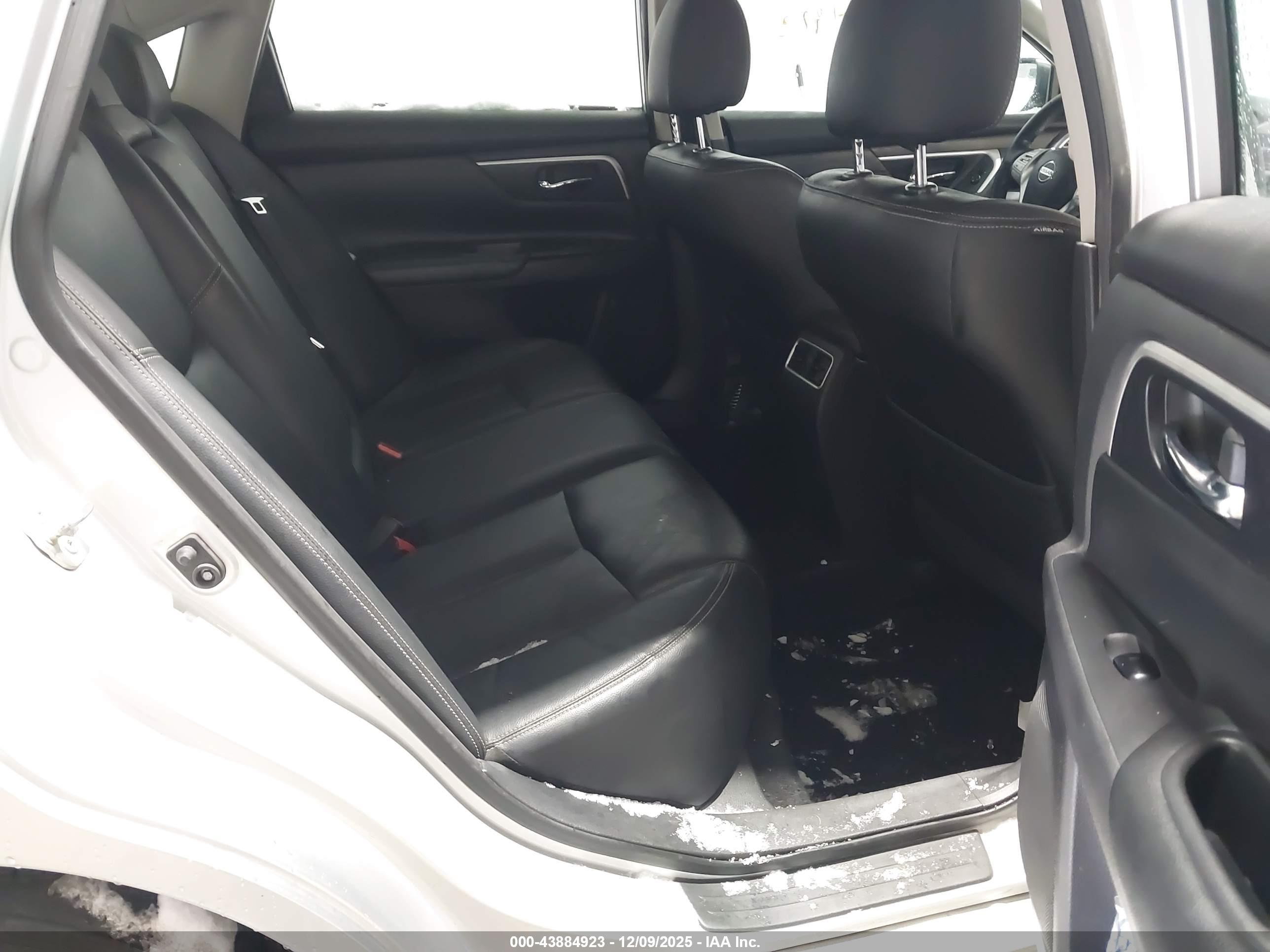 NISSAN ALTIMA image 8