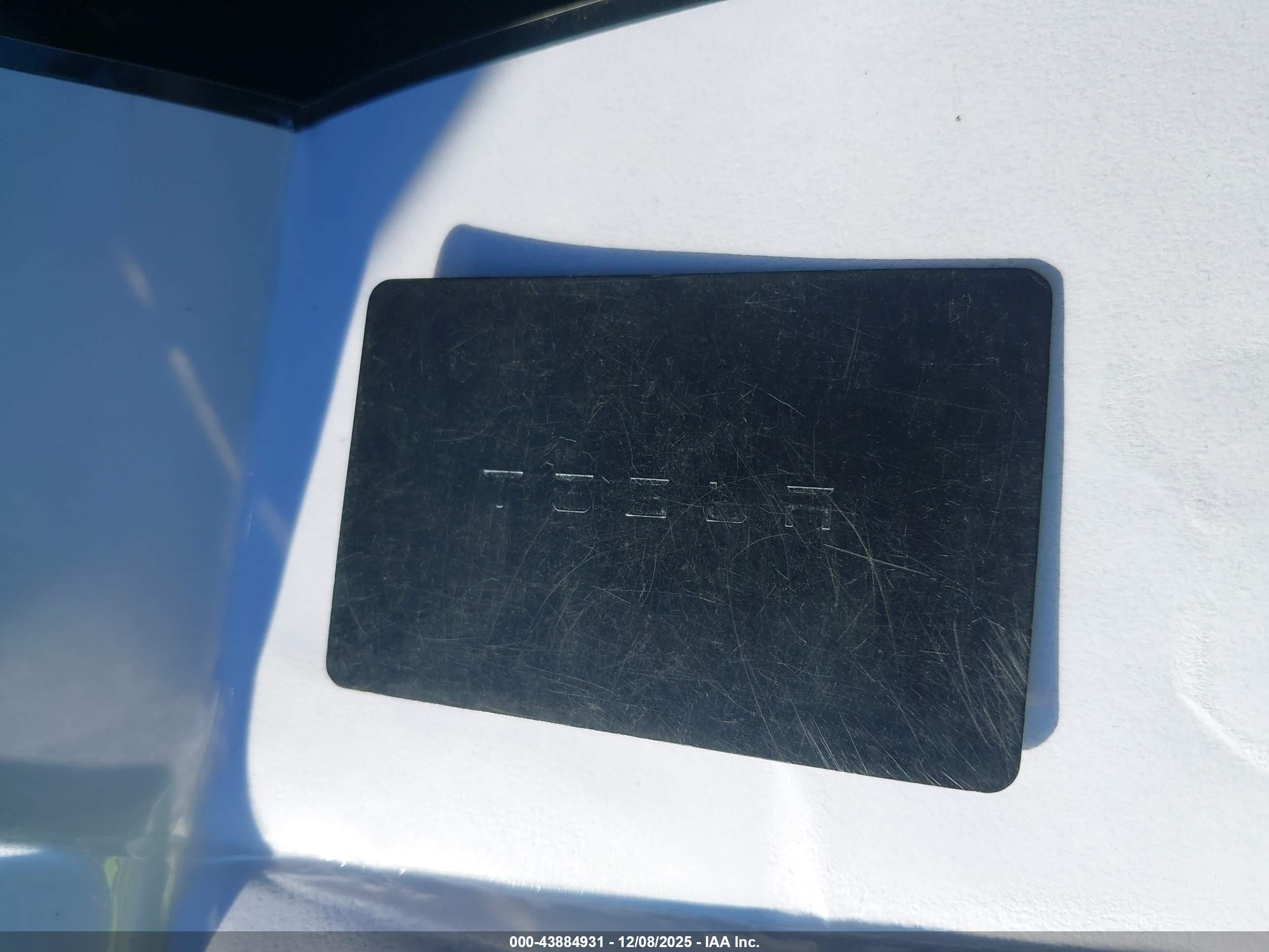 TESLA MODEL image 11
