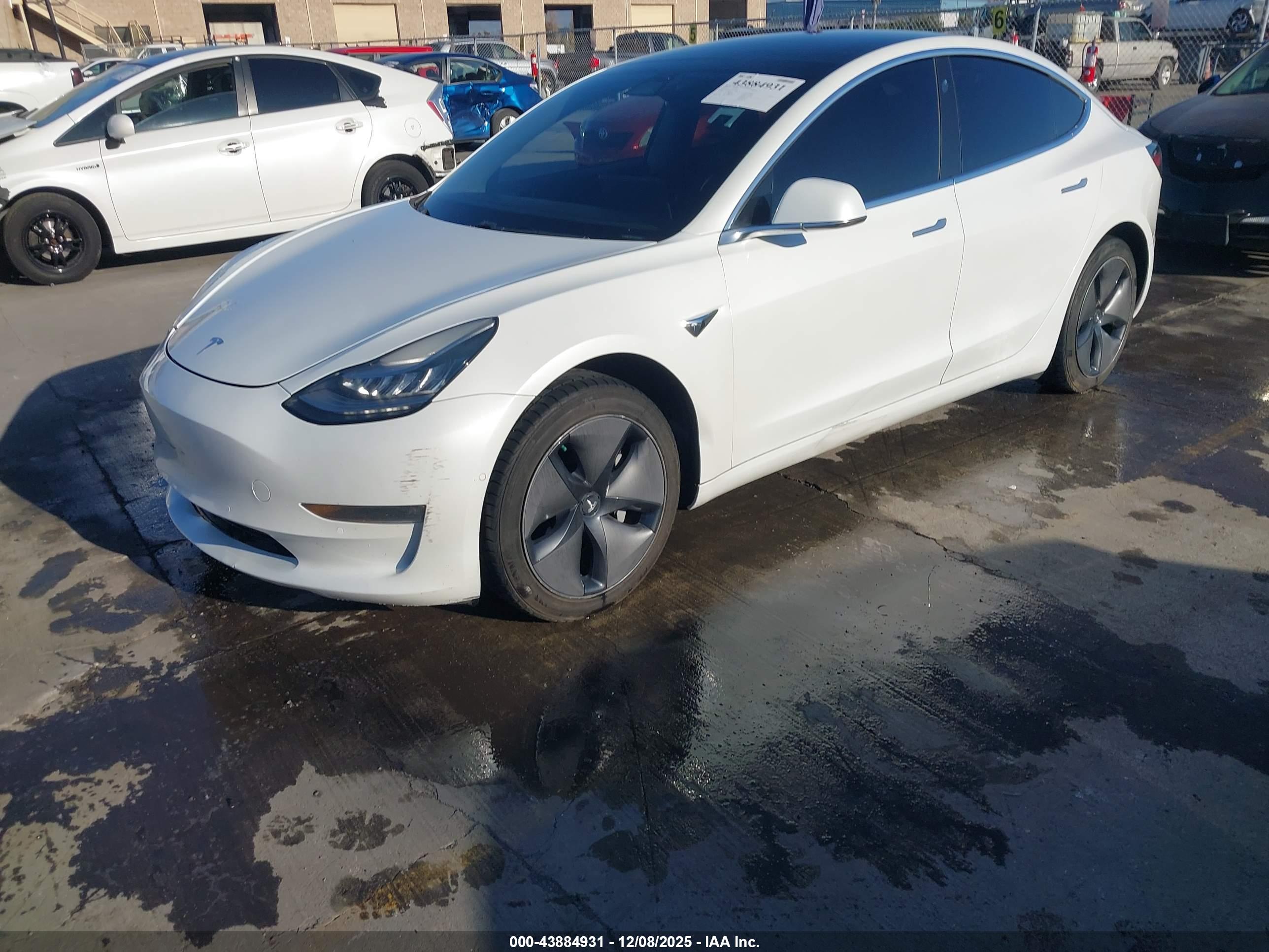 TESLA MODEL image 2