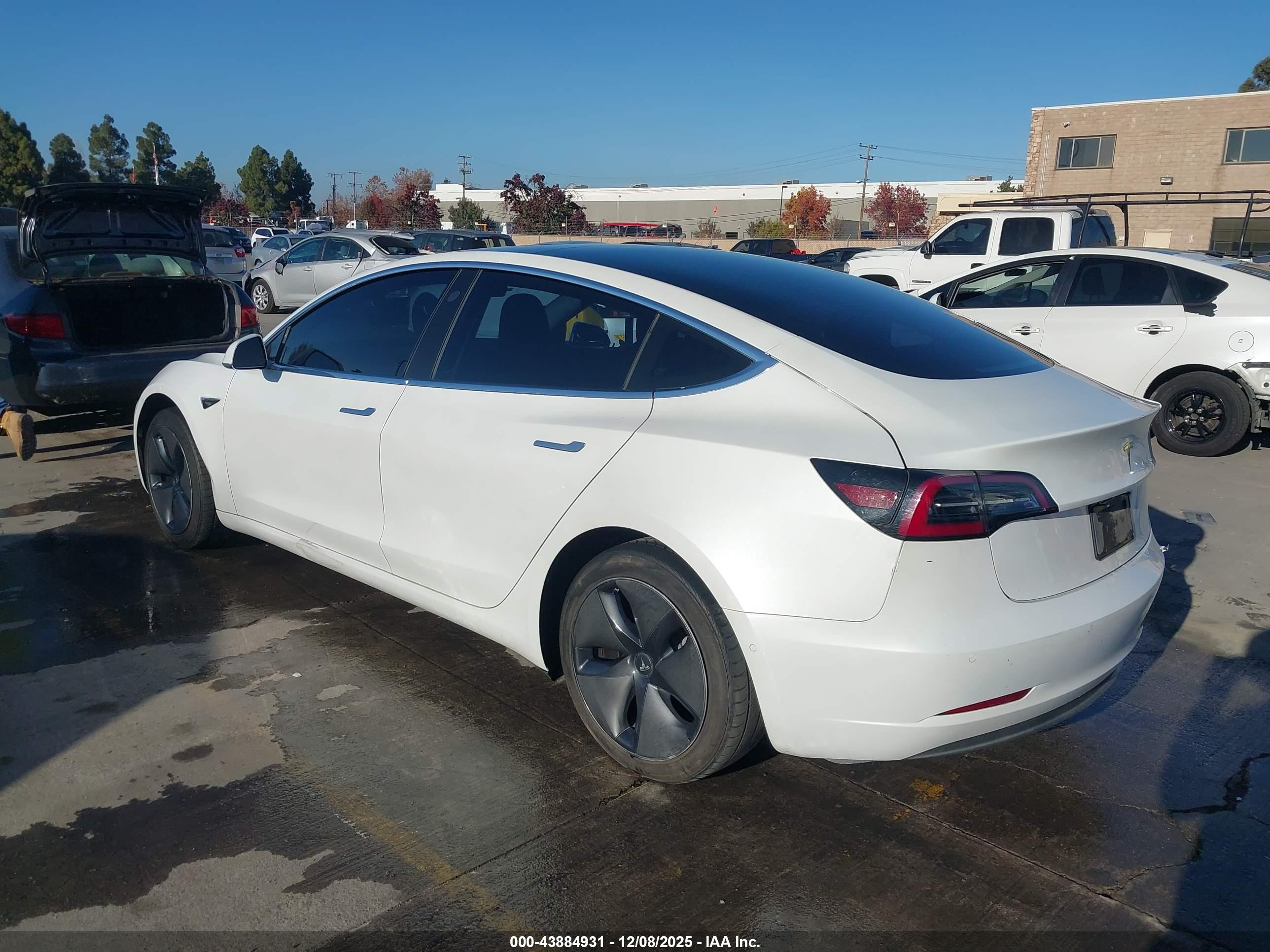 TESLA MODEL image 3