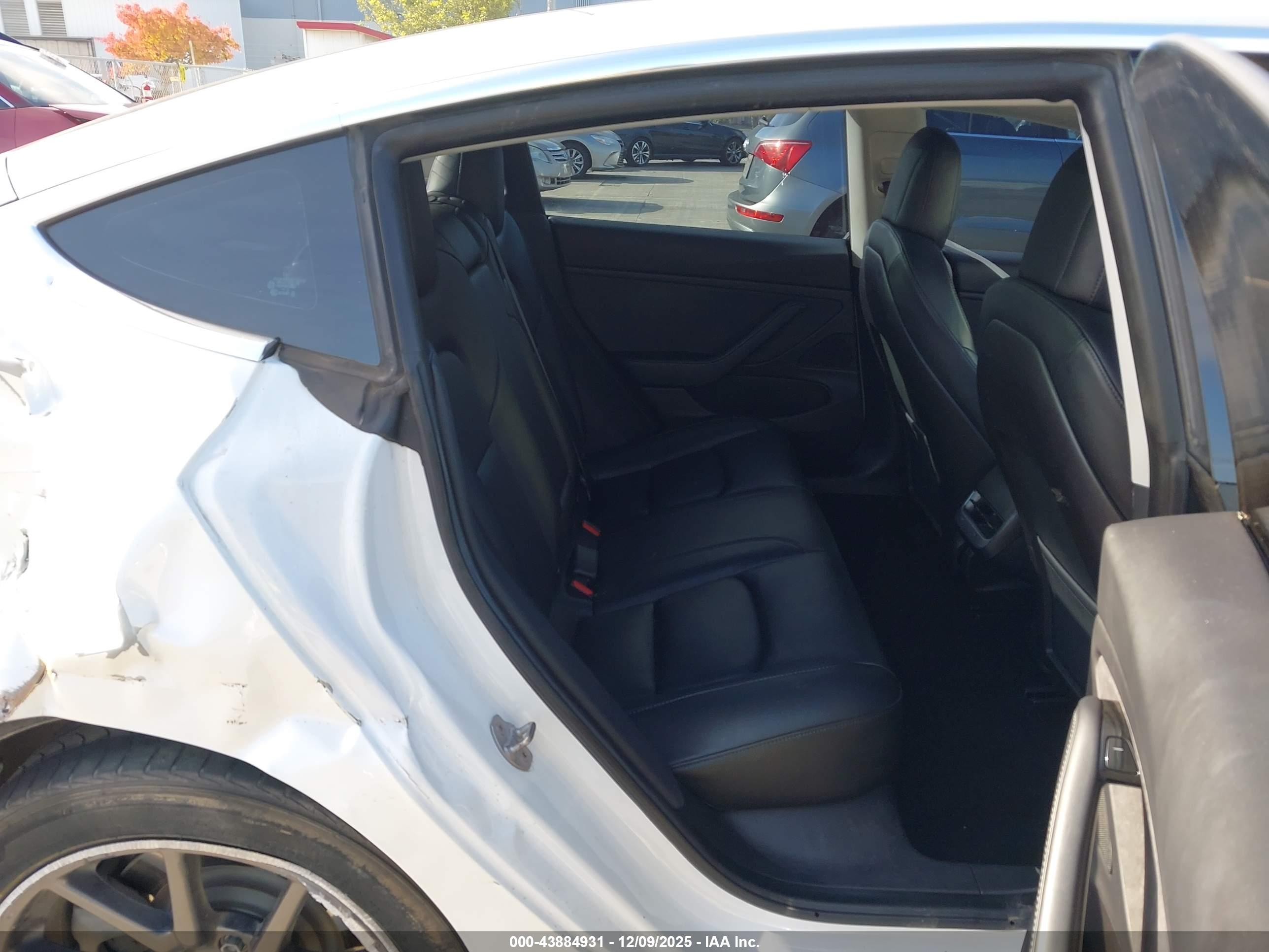 TESLA MODEL image 8