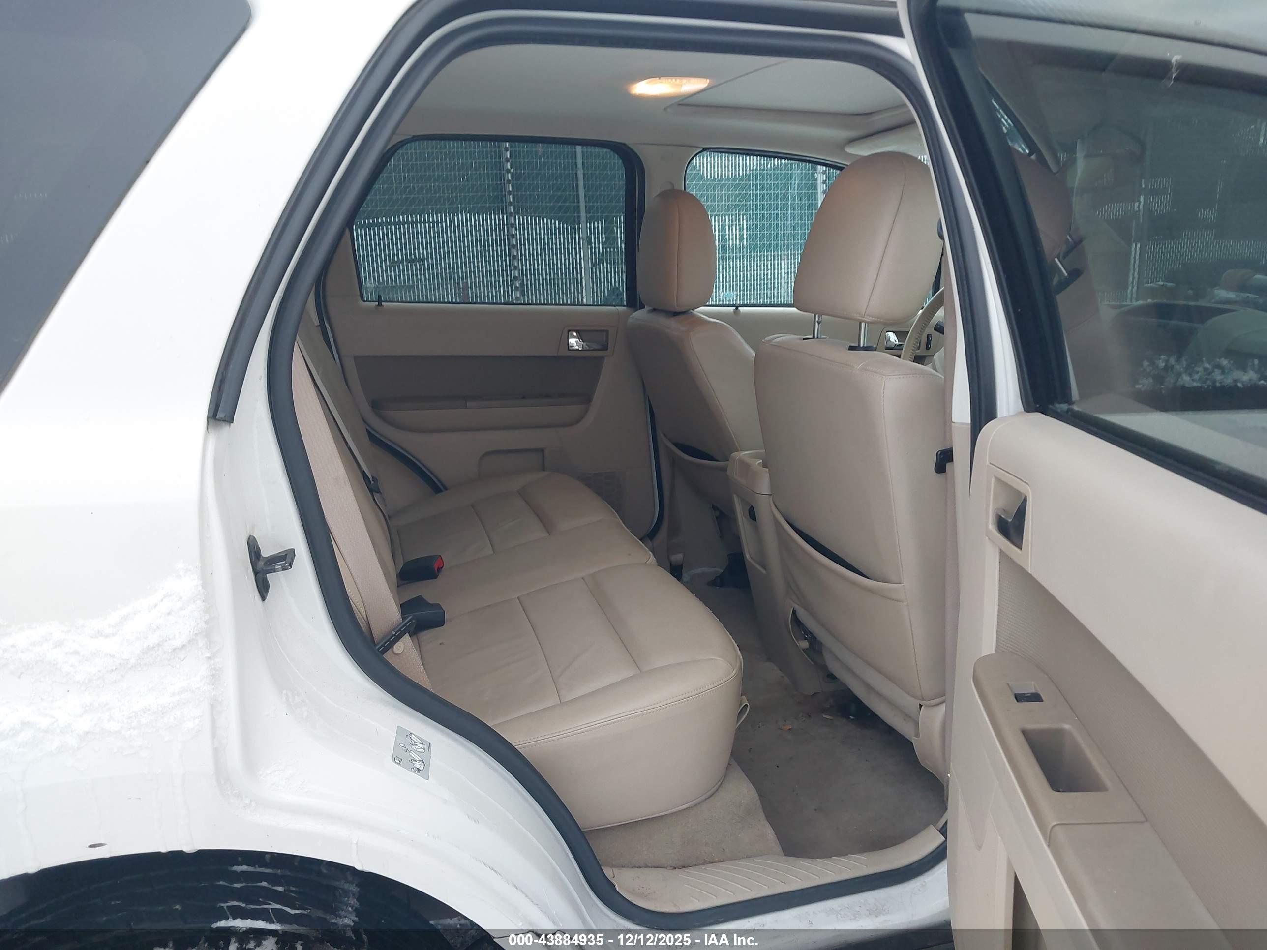 FORD ESCAPE image 8