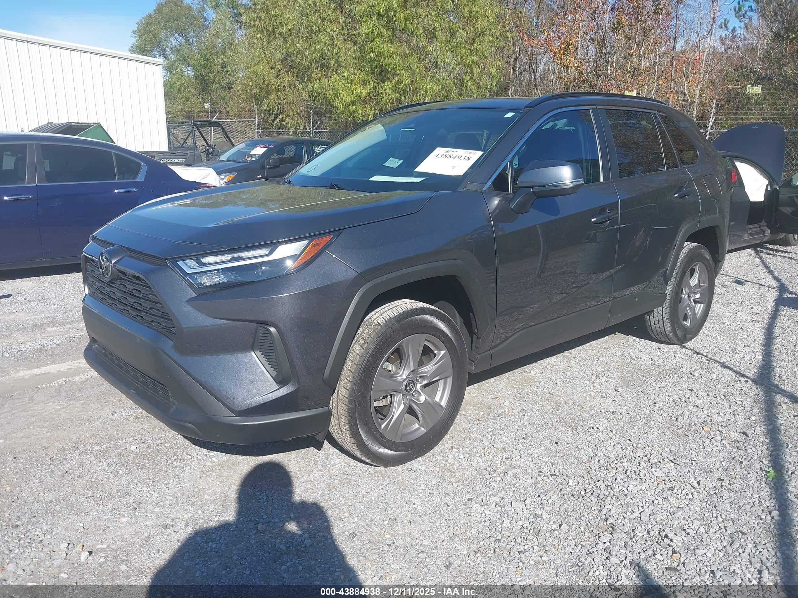TOYOTA RAV4 image 2