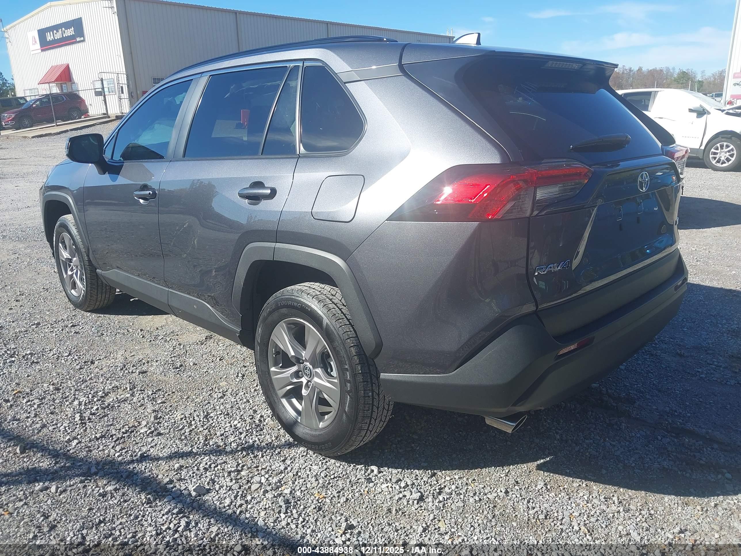 TOYOTA RAV4 image 3