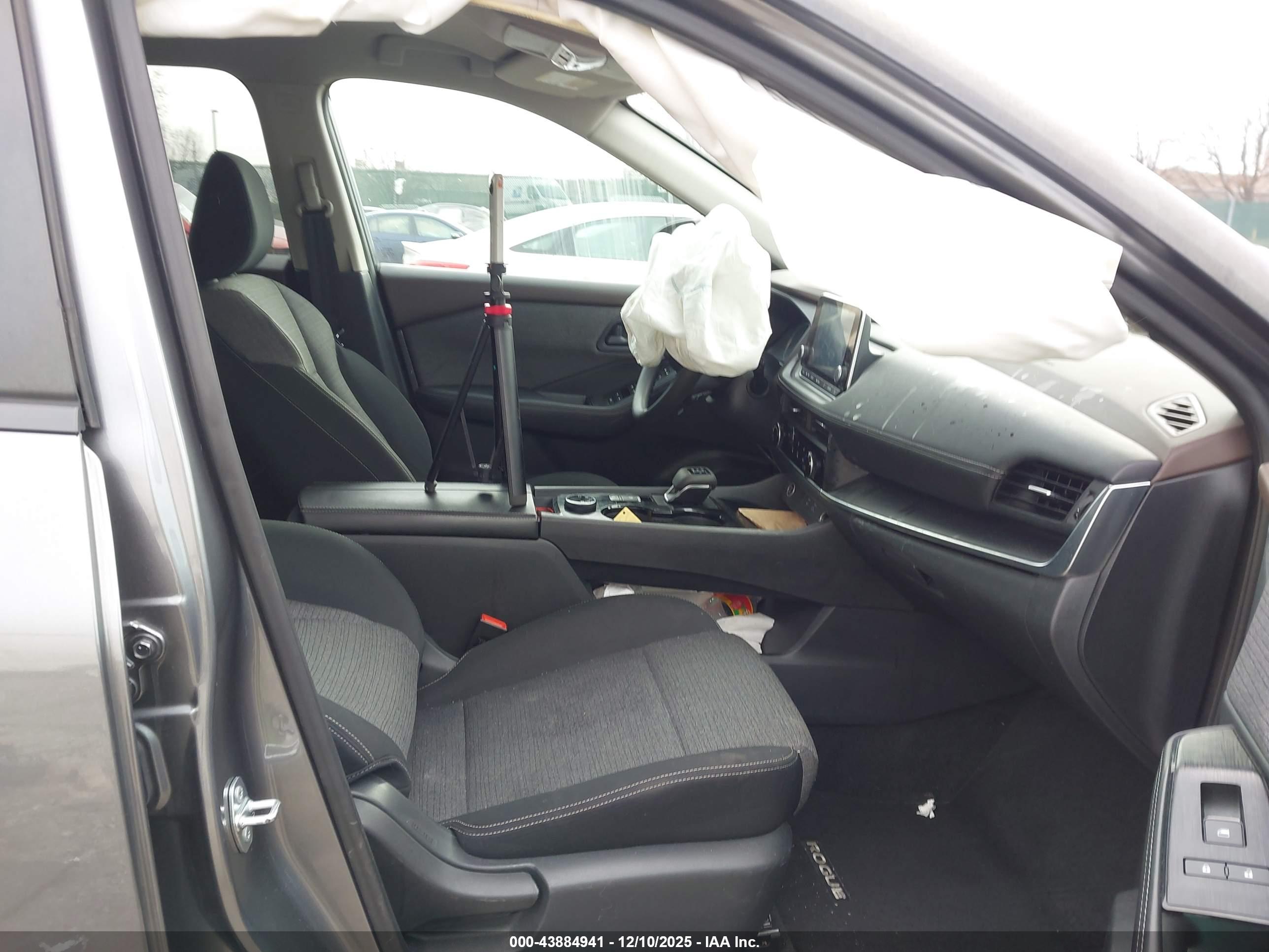 NISSAN ROGUE image 5