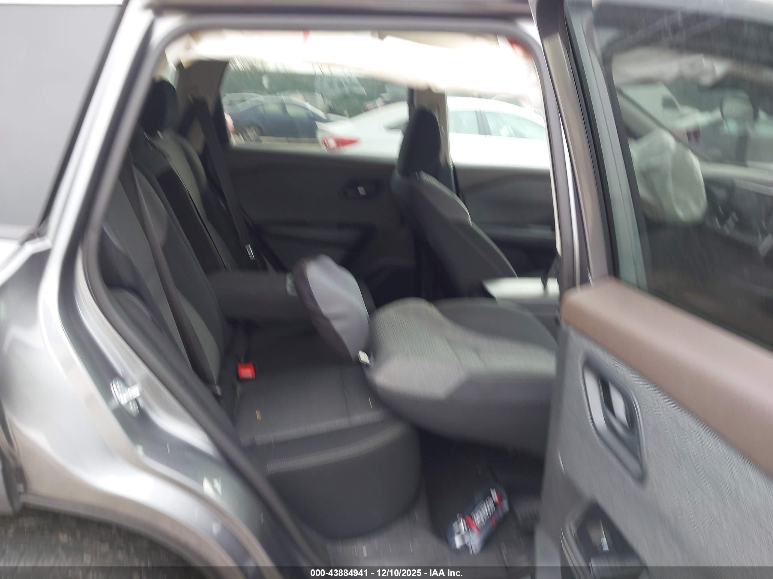 NISSAN ROGUE image 8