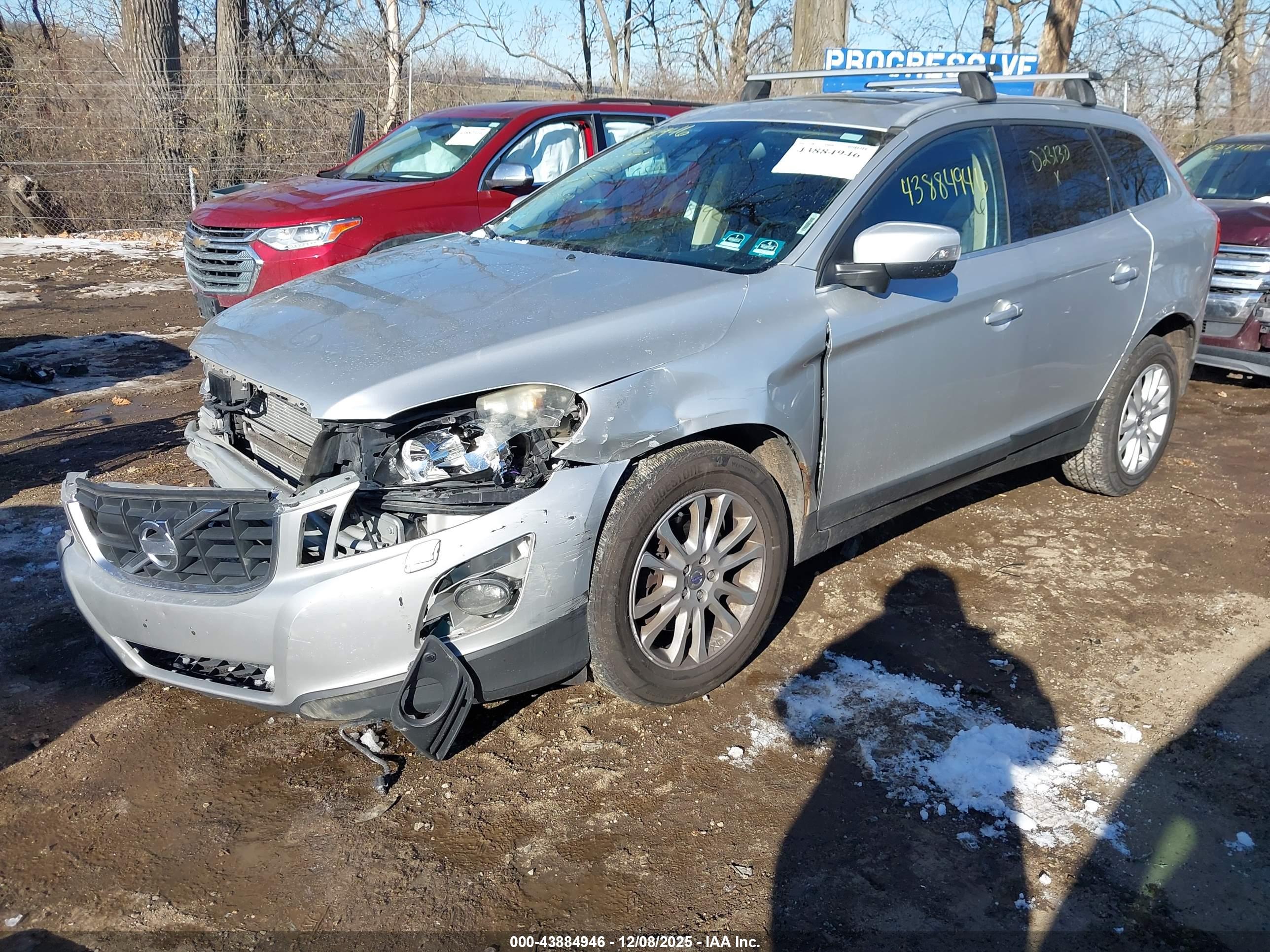 VOLVO XC60 image 2