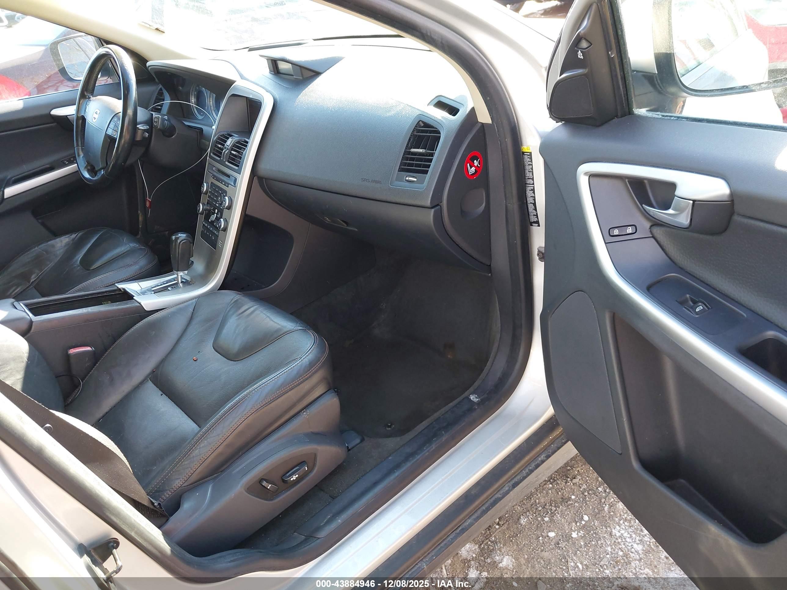 VOLVO XC60 image 5