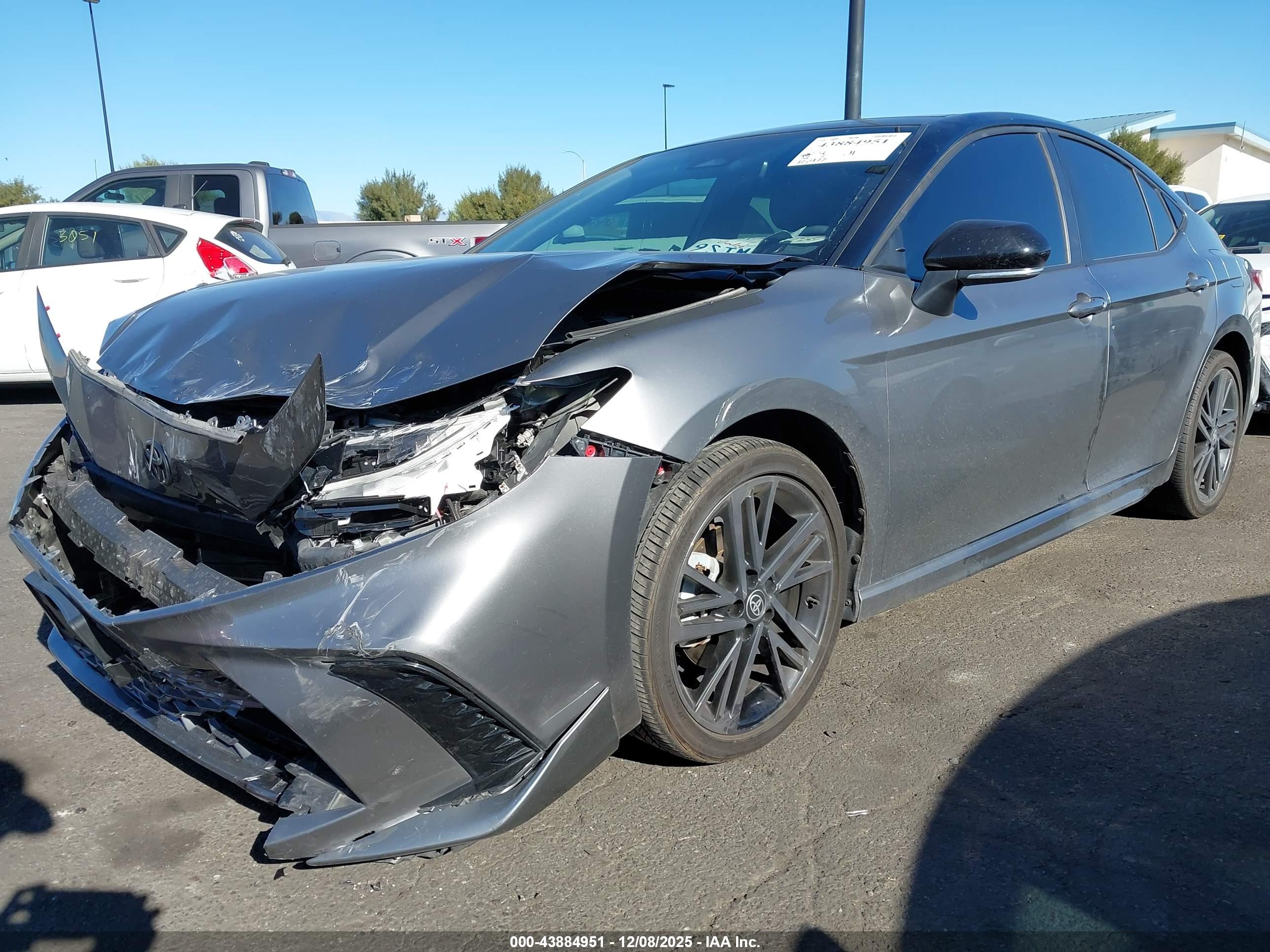 TOYOTA CAMRY image 2