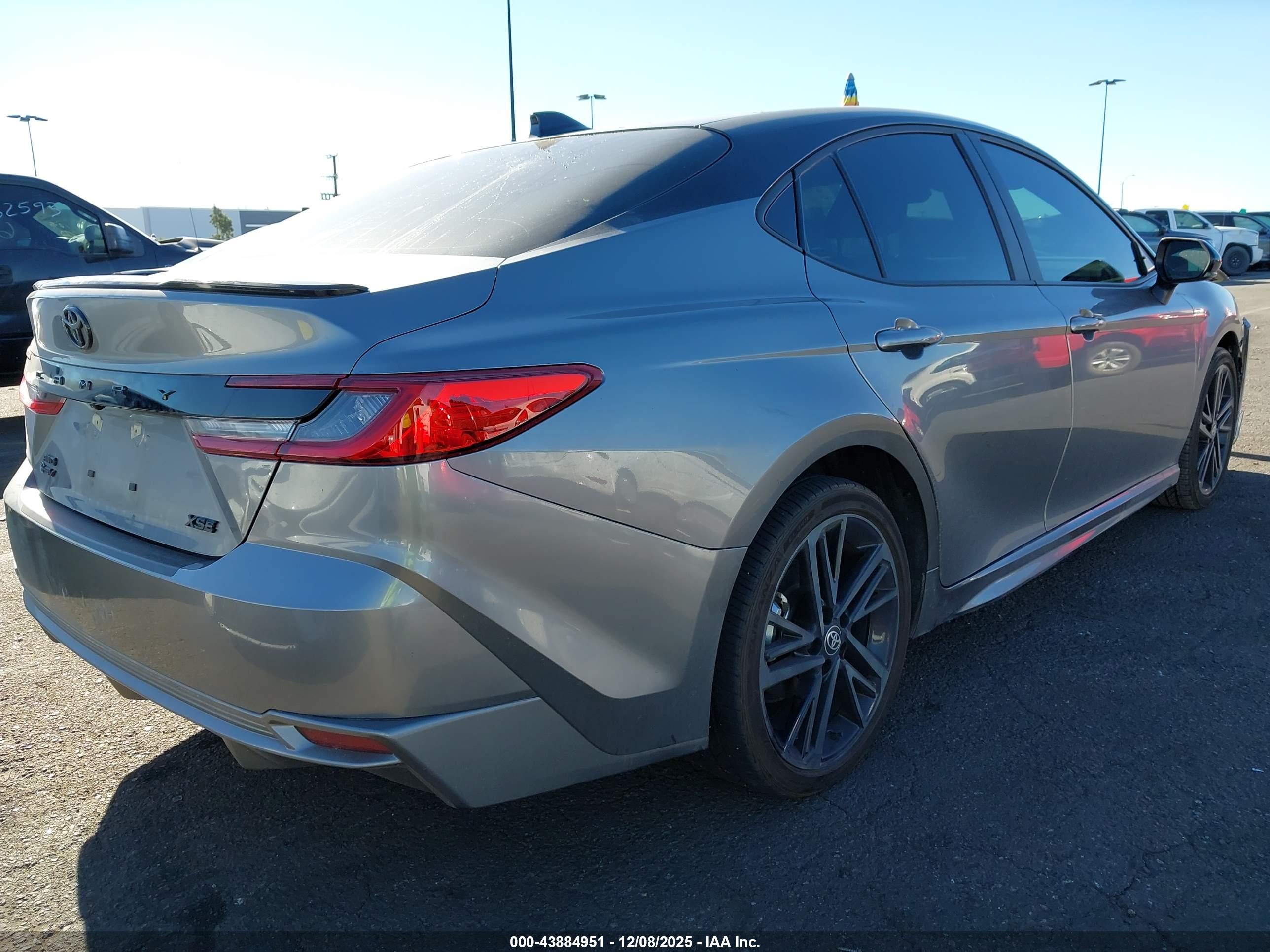 TOYOTA CAMRY image 4