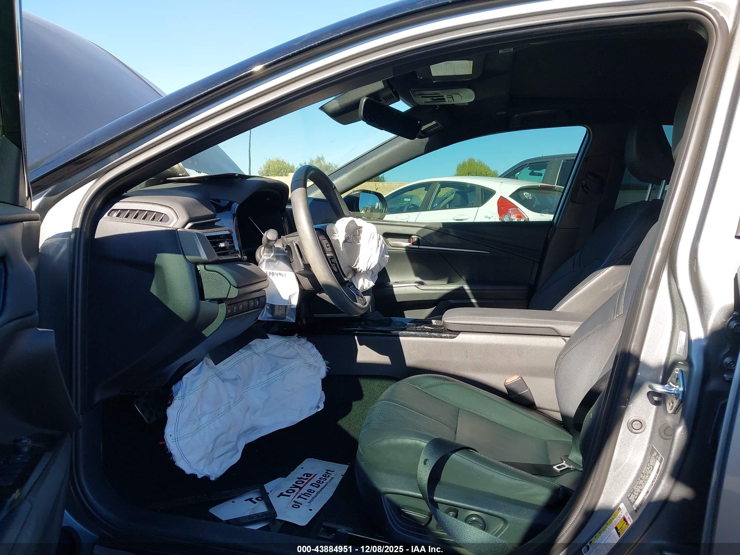 TOYOTA CAMRY image 5