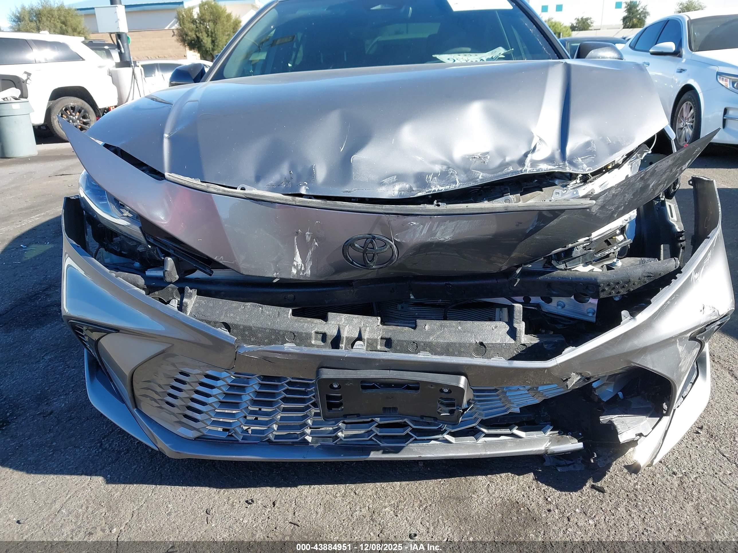 TOYOTA CAMRY image 6