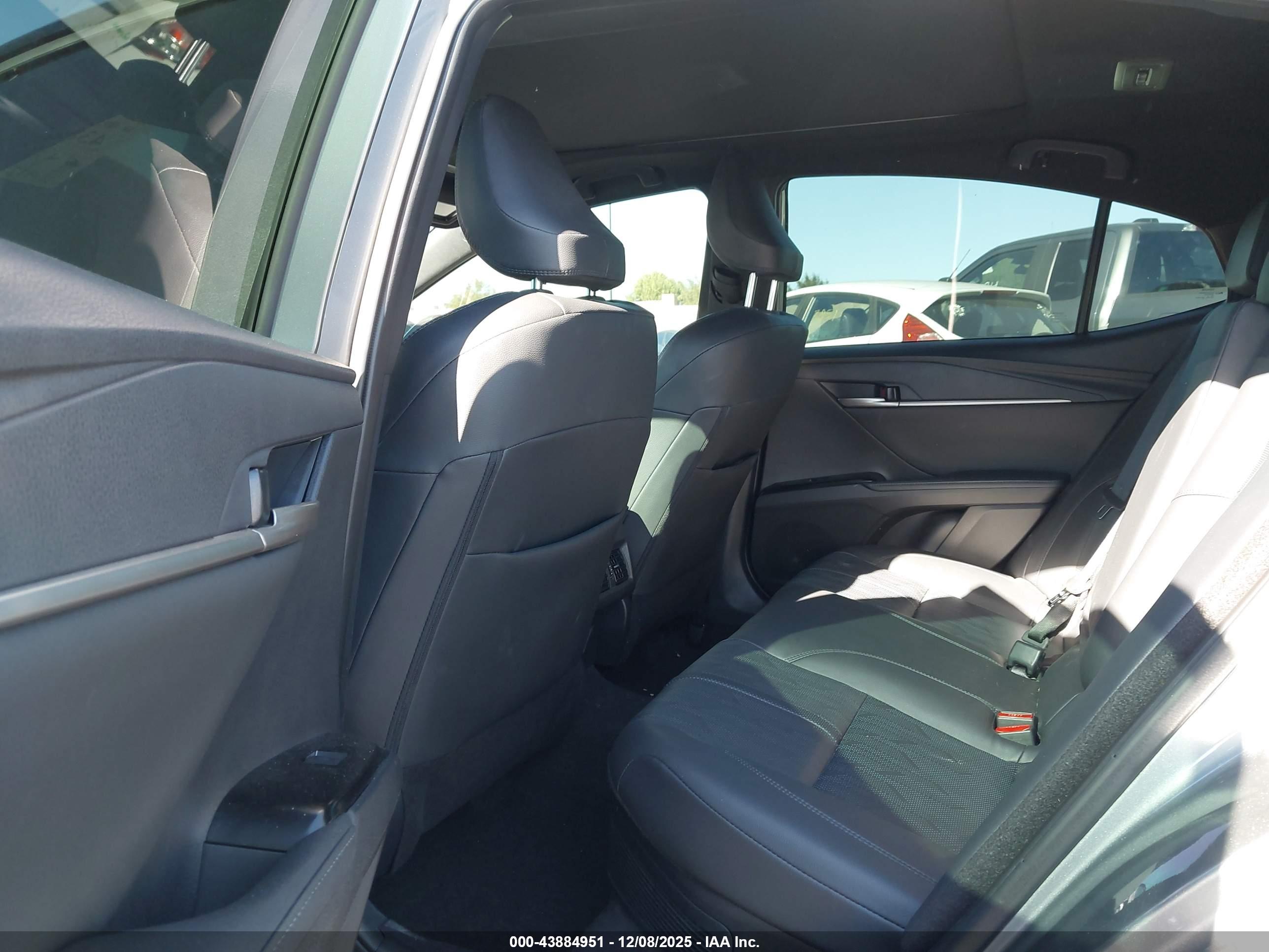TOYOTA CAMRY image 8