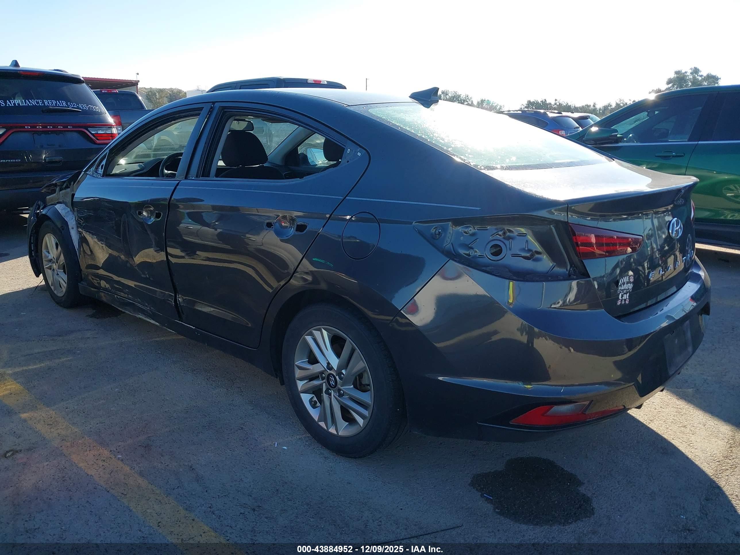 HYUNDAI ELANTRA image 3