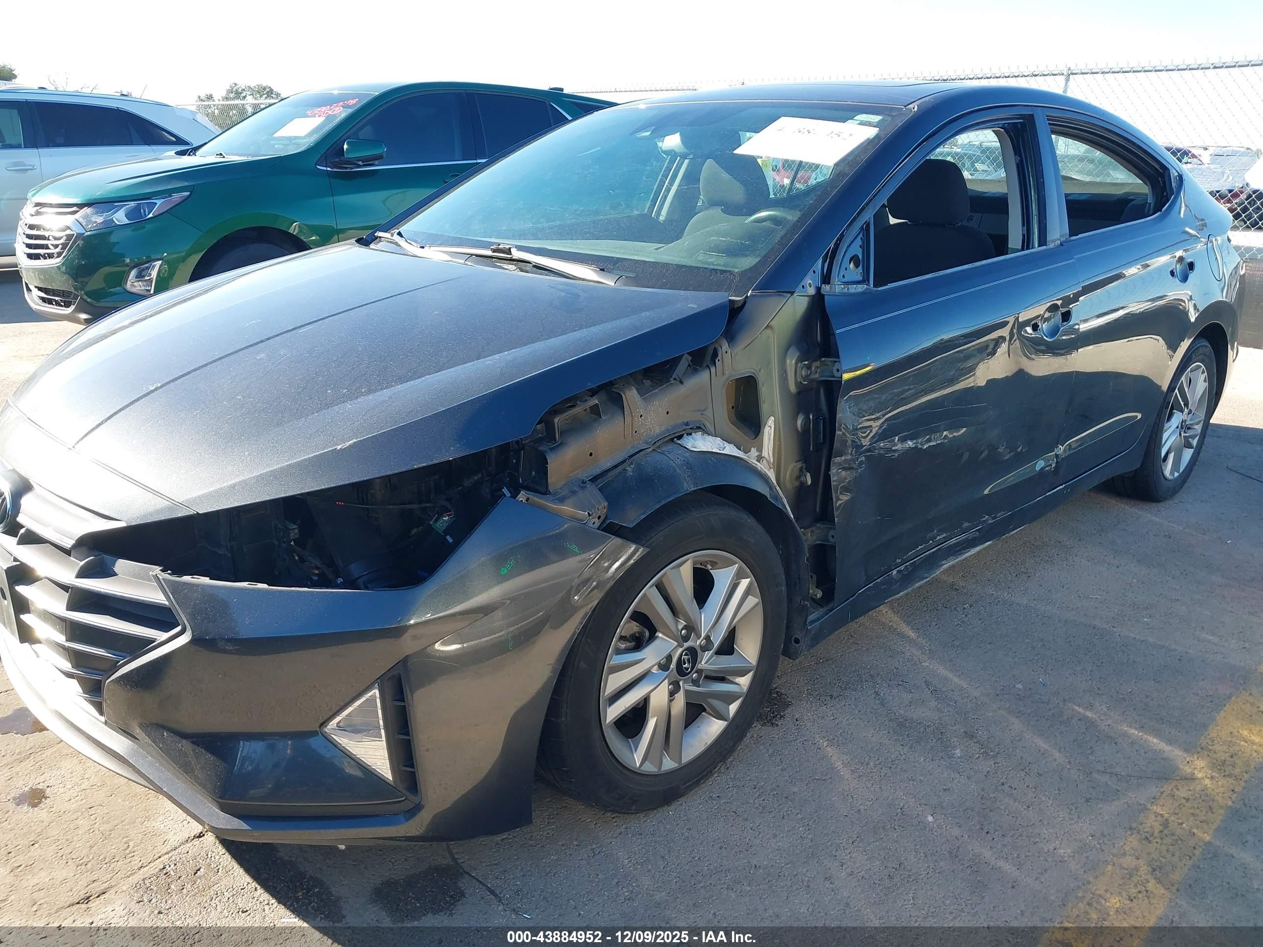 HYUNDAI ELANTRA image 6