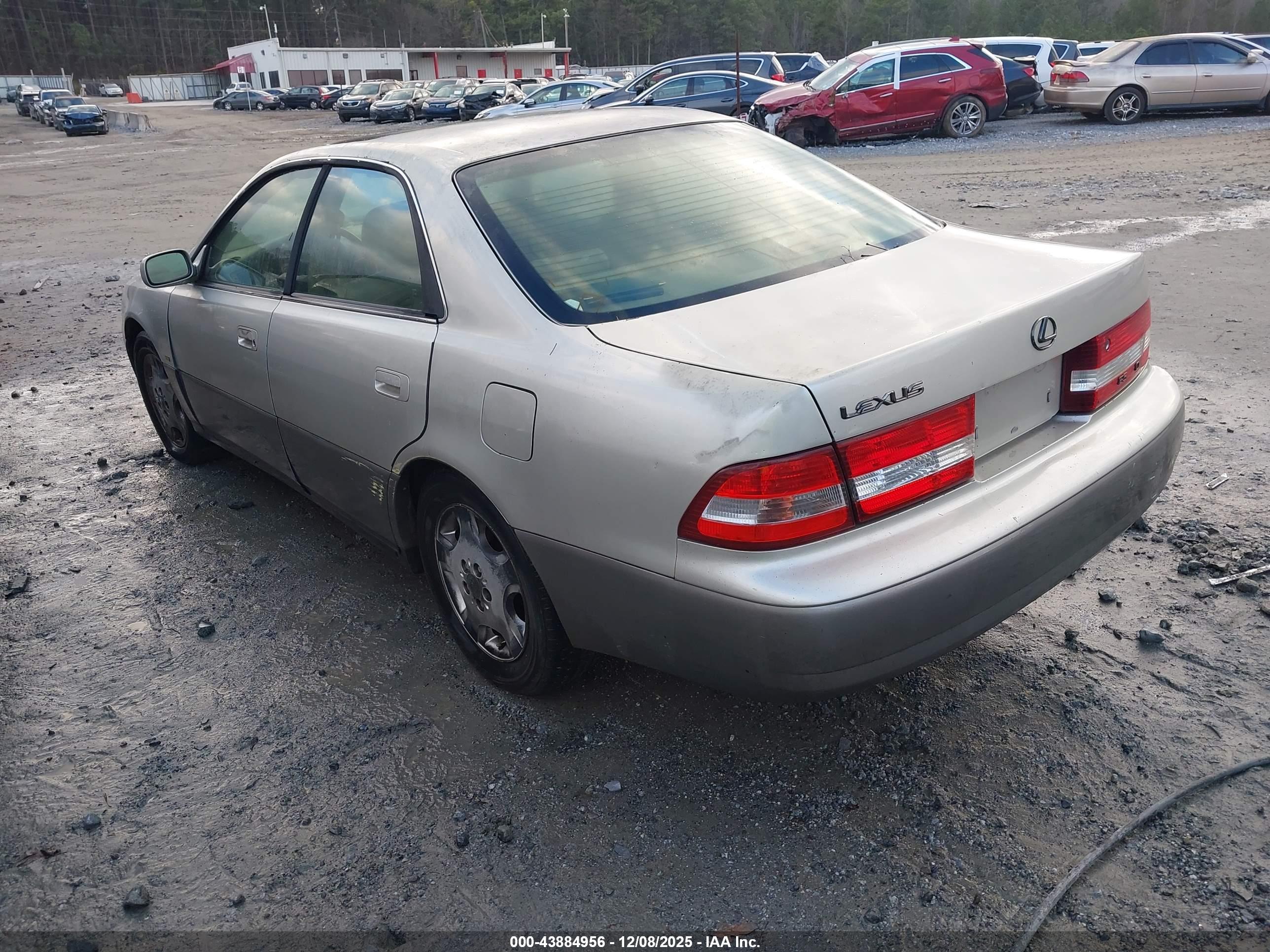 LEXUS ES image 3