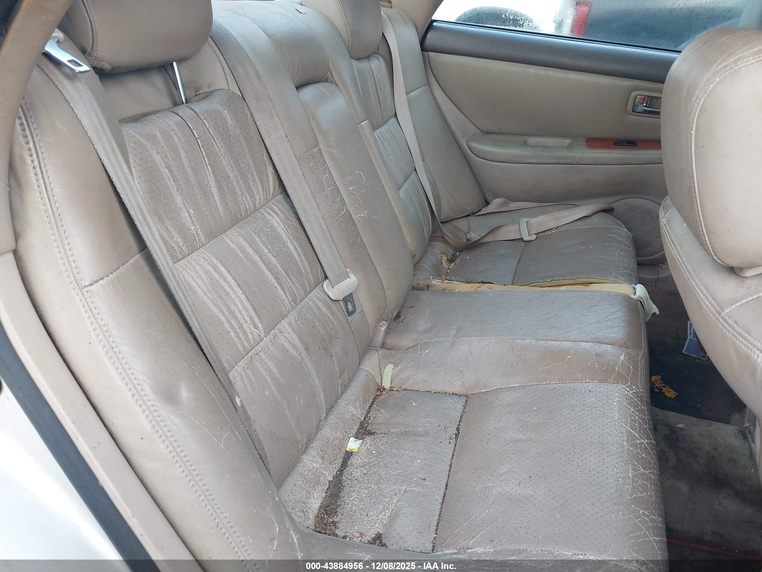 LEXUS ES image 8