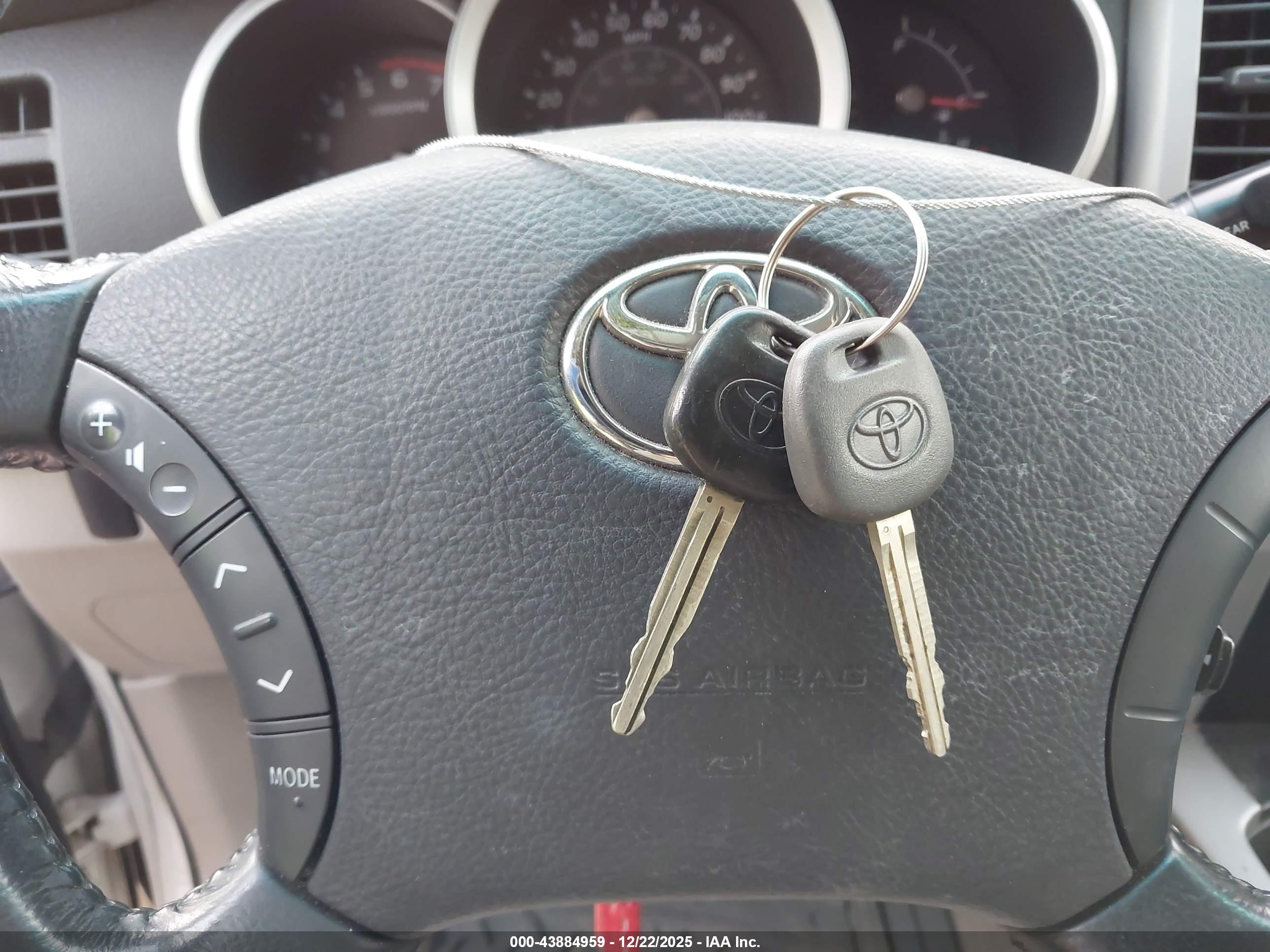 TOYOTA 4RUNNER image 11