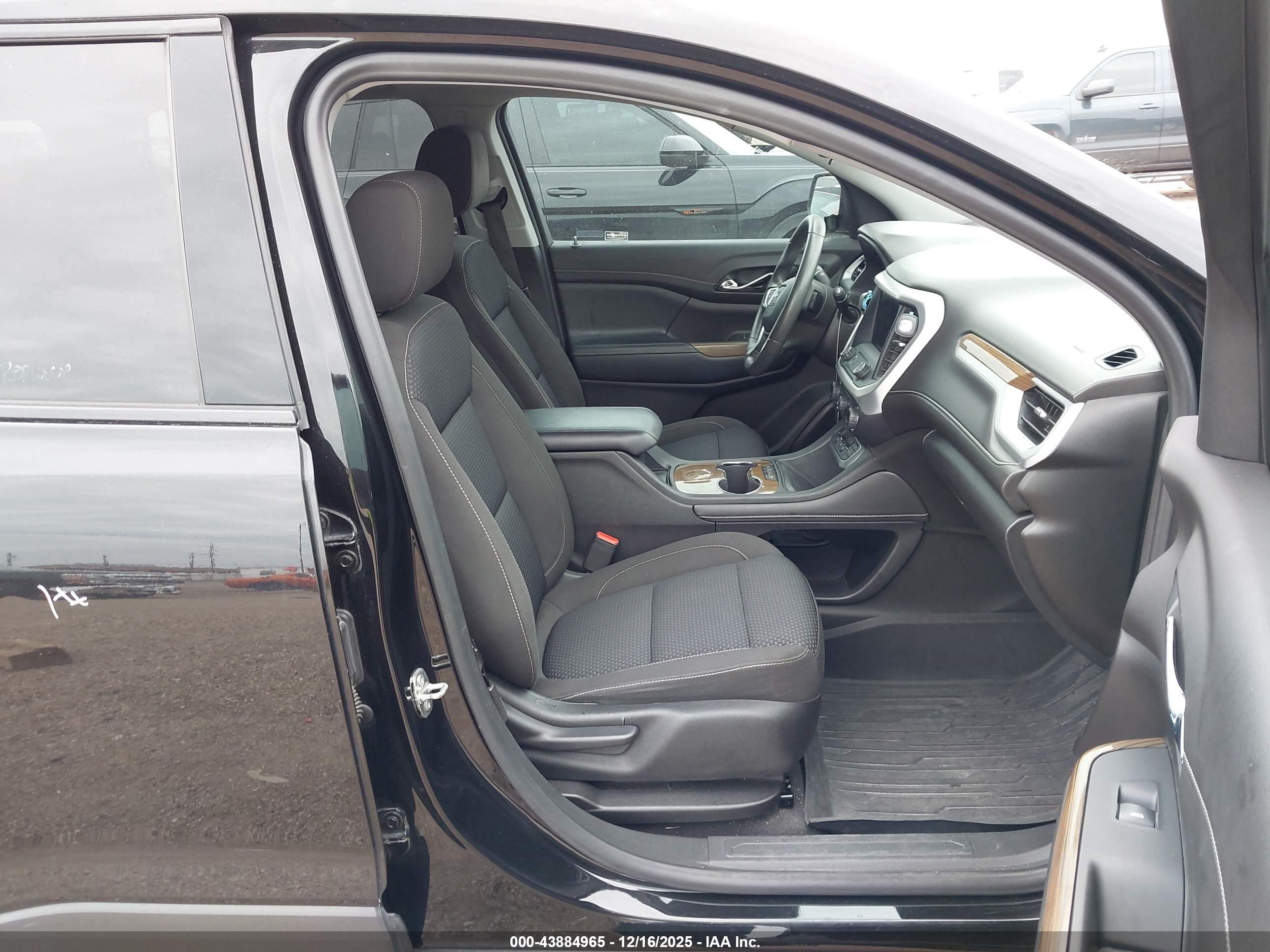 GMC ACADIA image 5