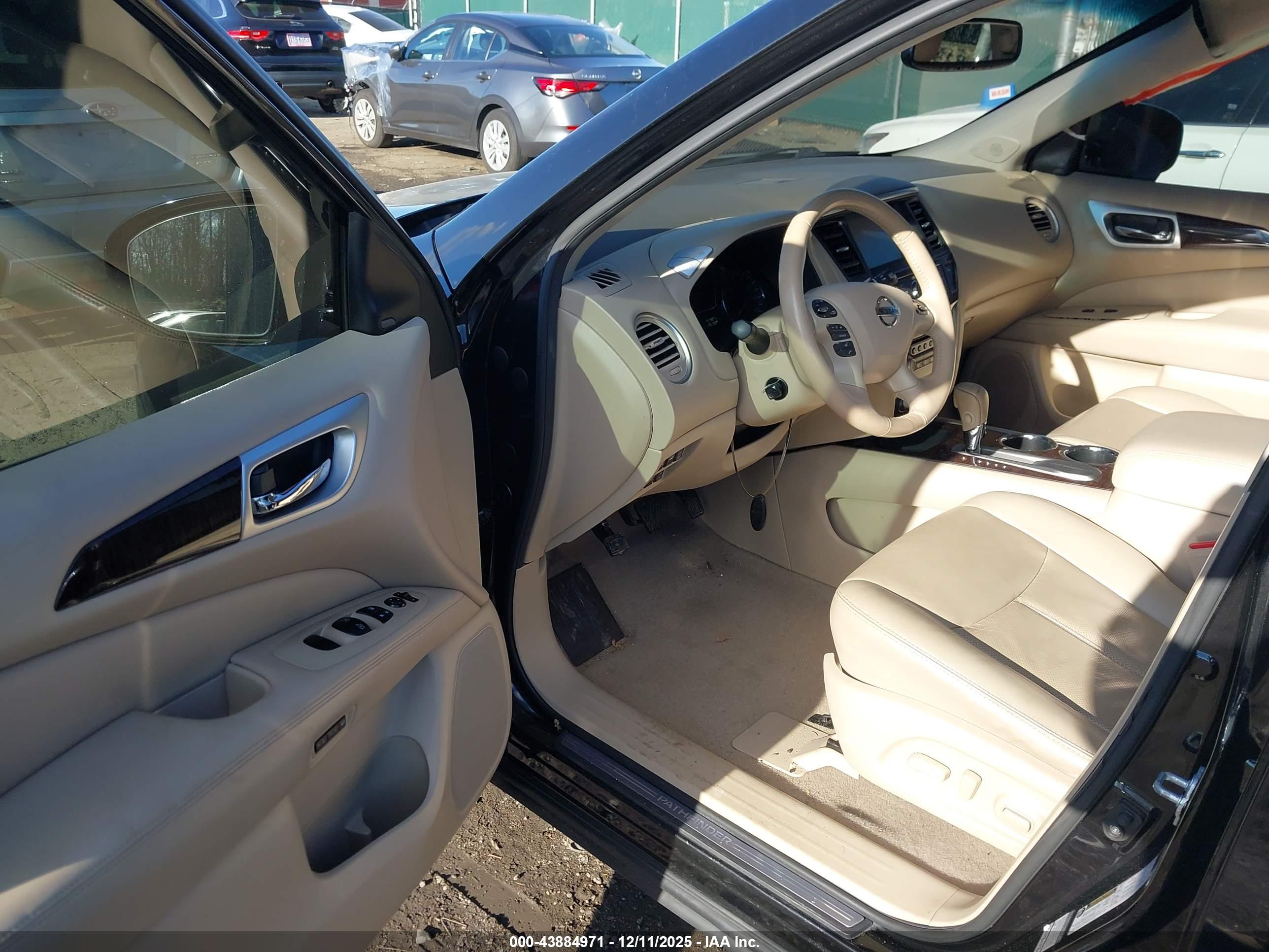 NISSAN PATHFINDER image 5