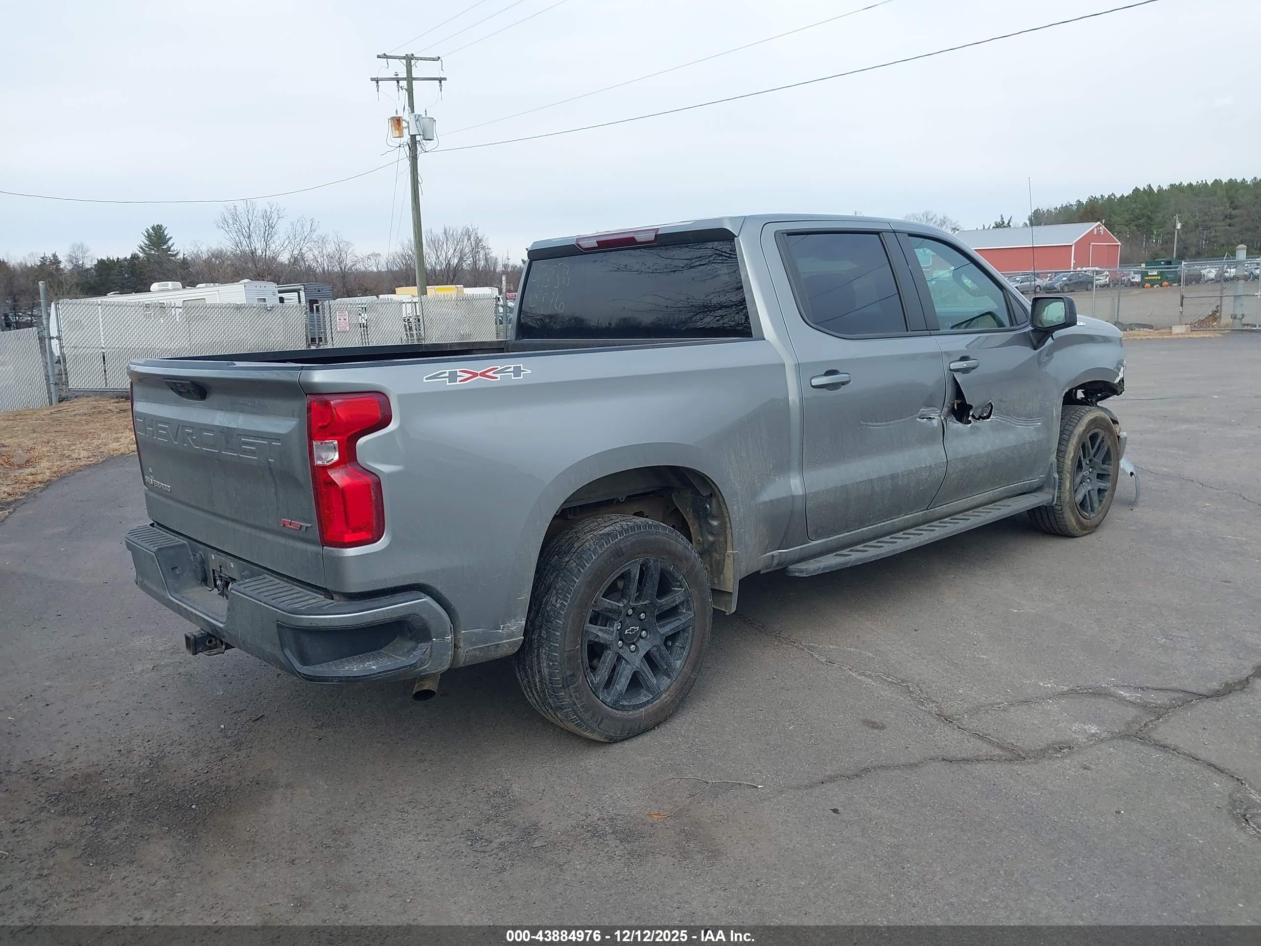 CHEVROLET SILVERADO image 4