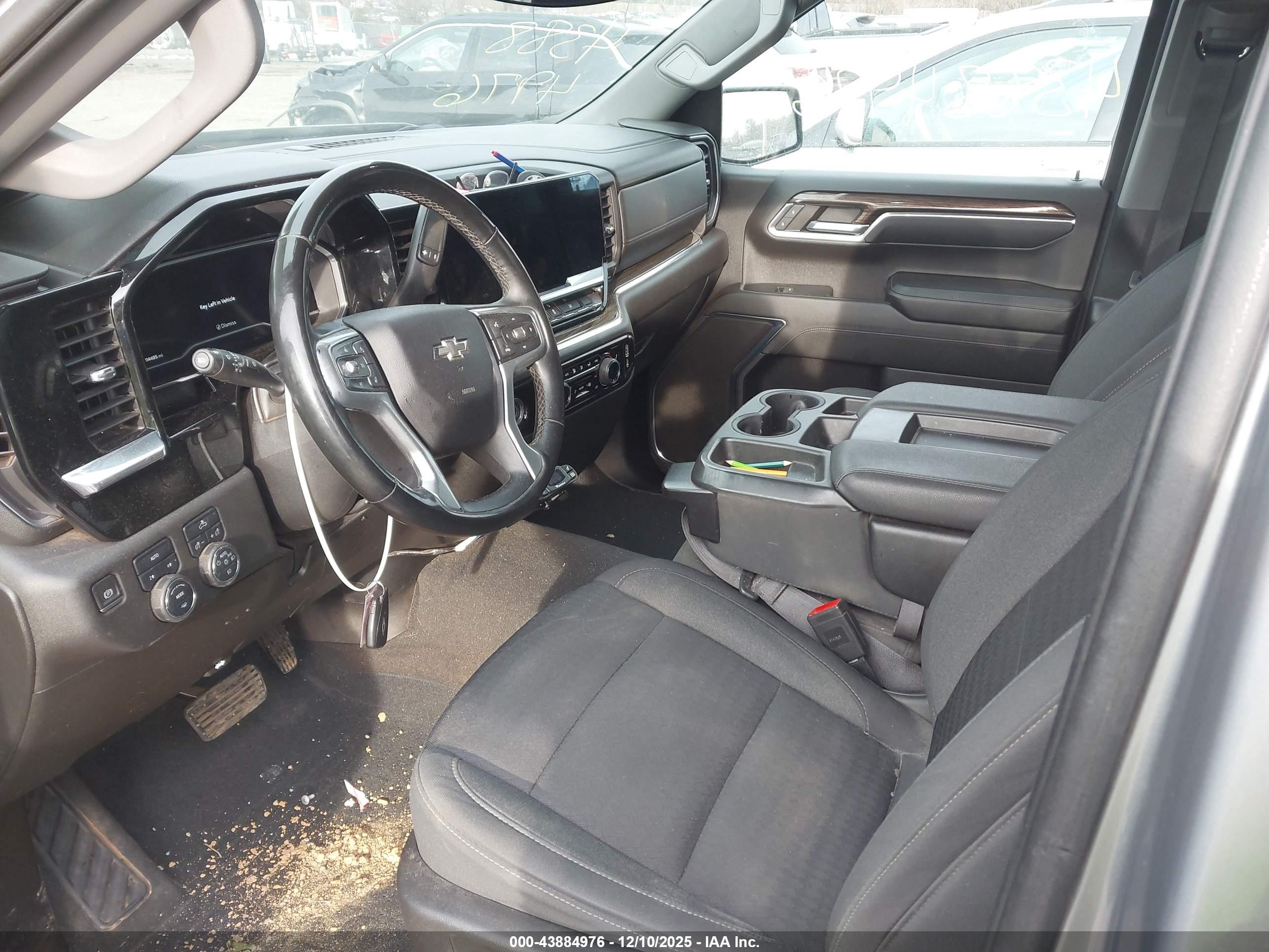 CHEVROLET SILVERADO image 5