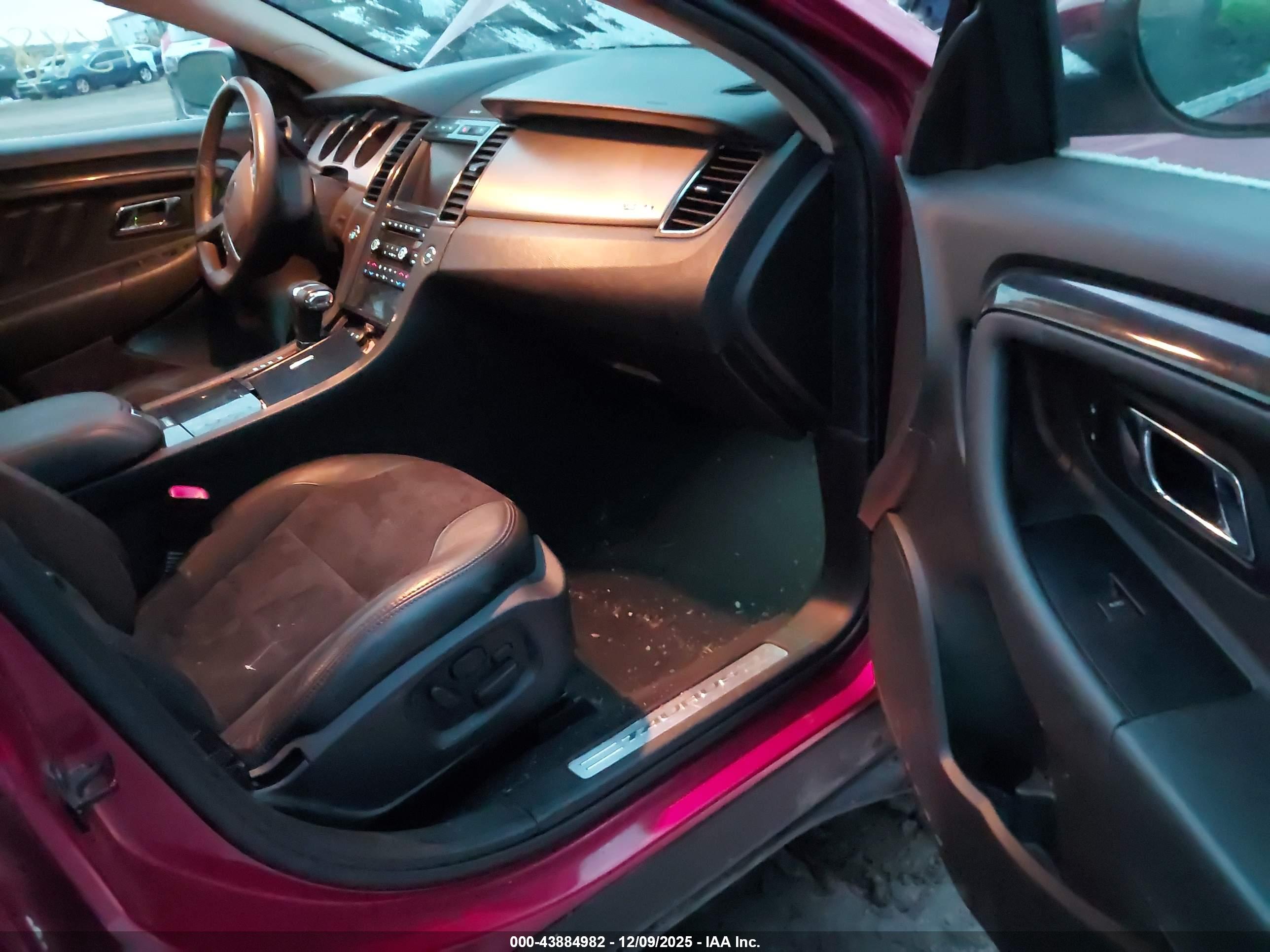 FORD TAURUS image 5