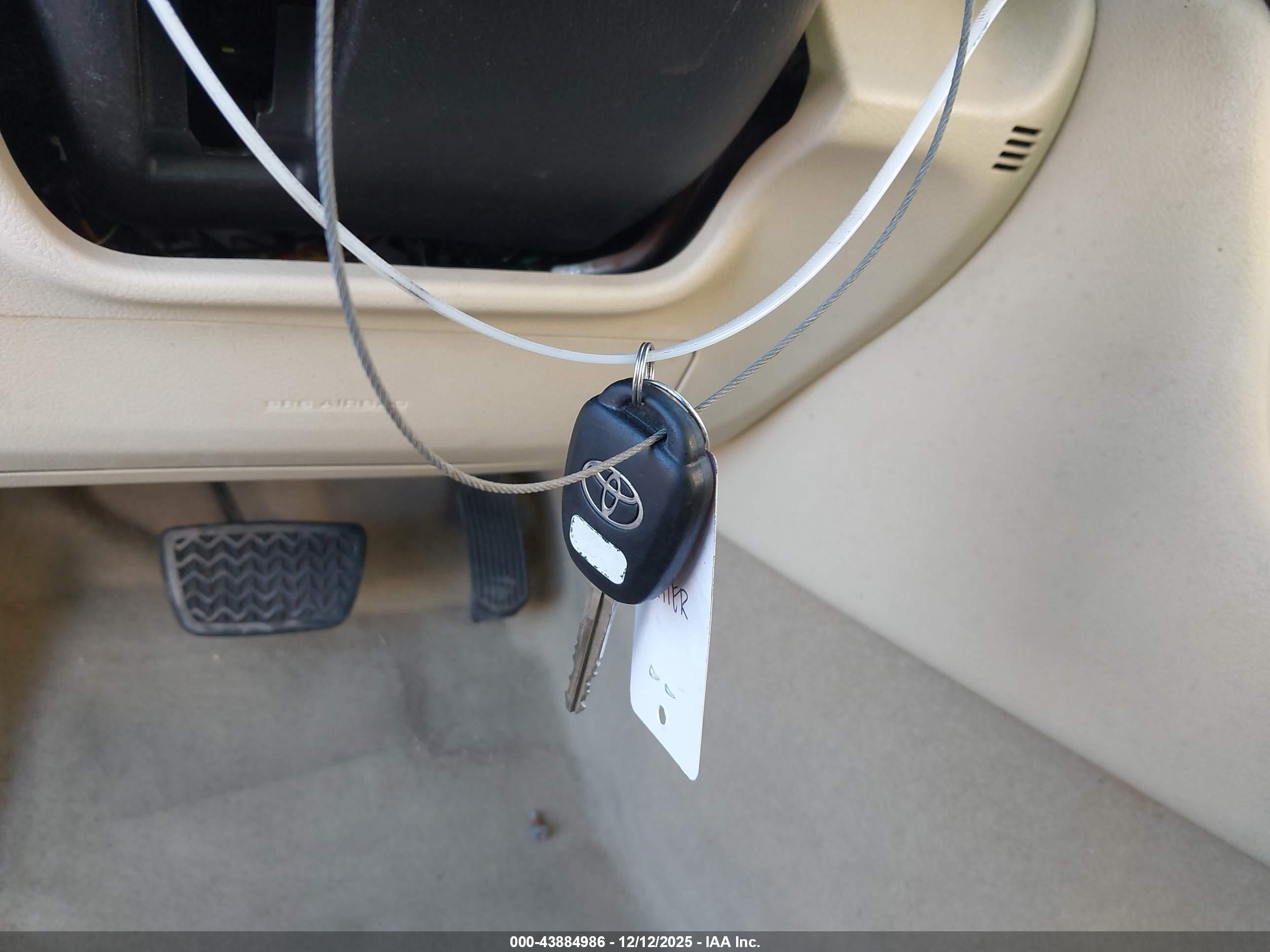 TOYOTA CAMRY image 11